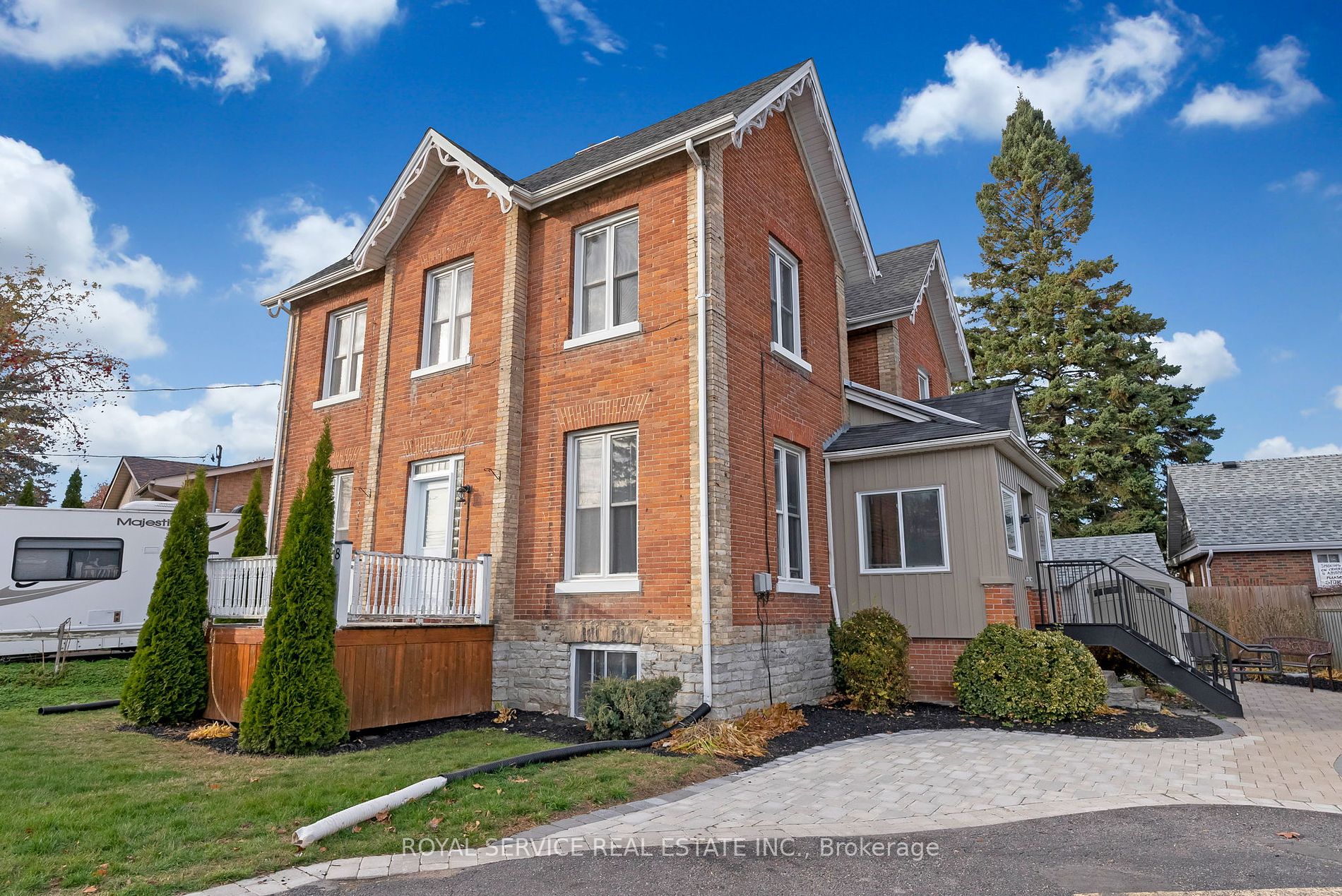 8 Wellington St Property Photo 1