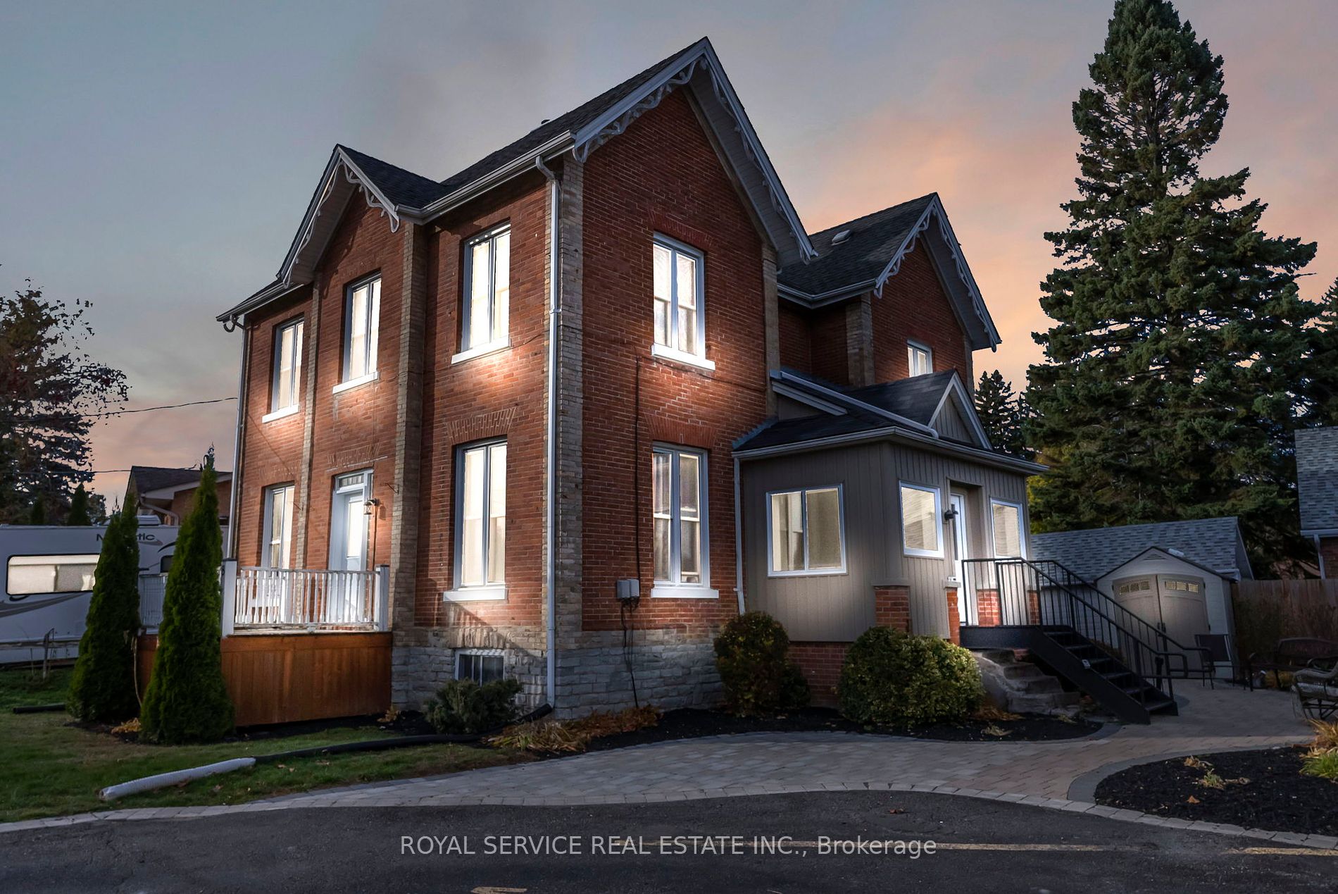 8 Wellington St Property Photo 3