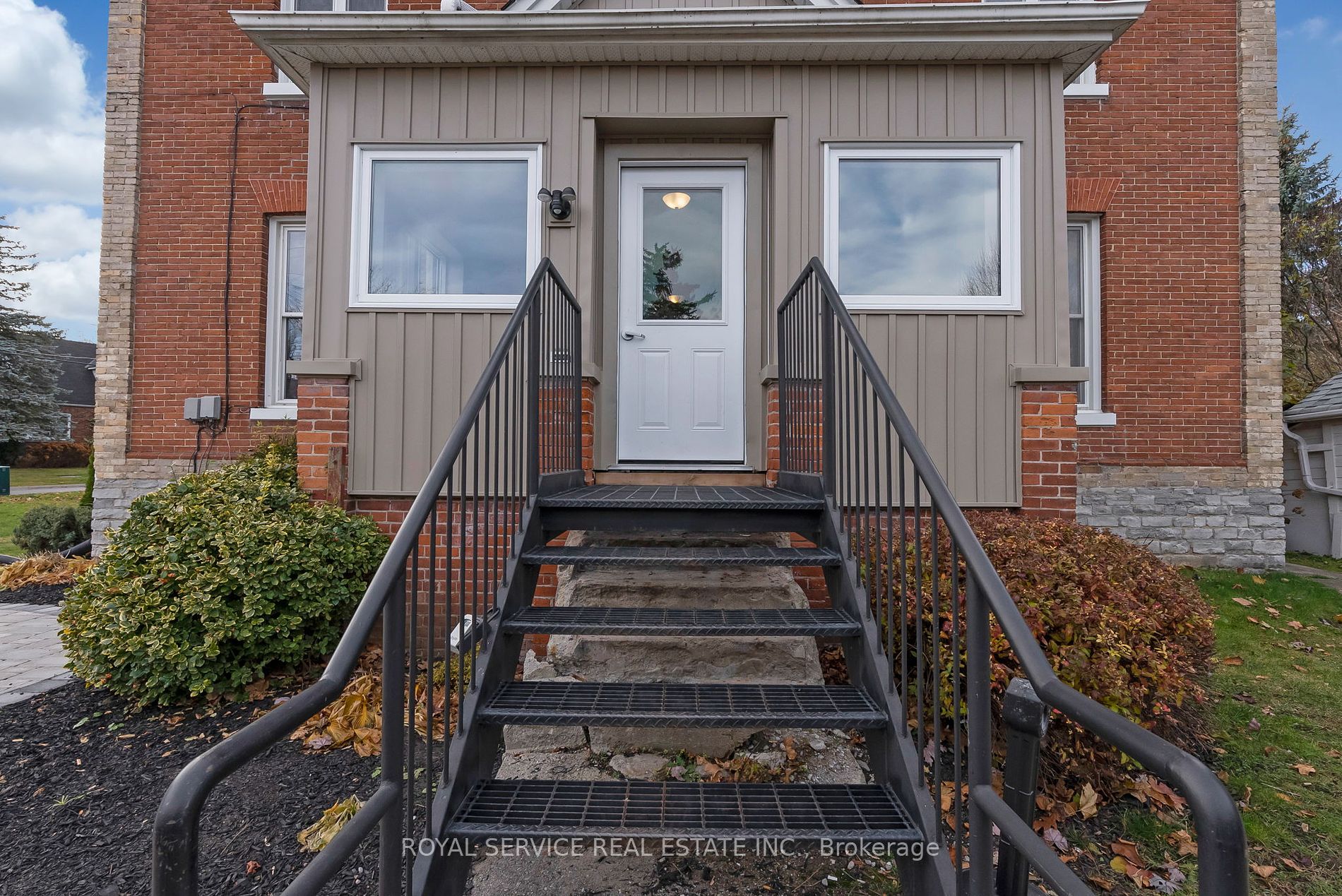 8 Wellington St Property Photo 5