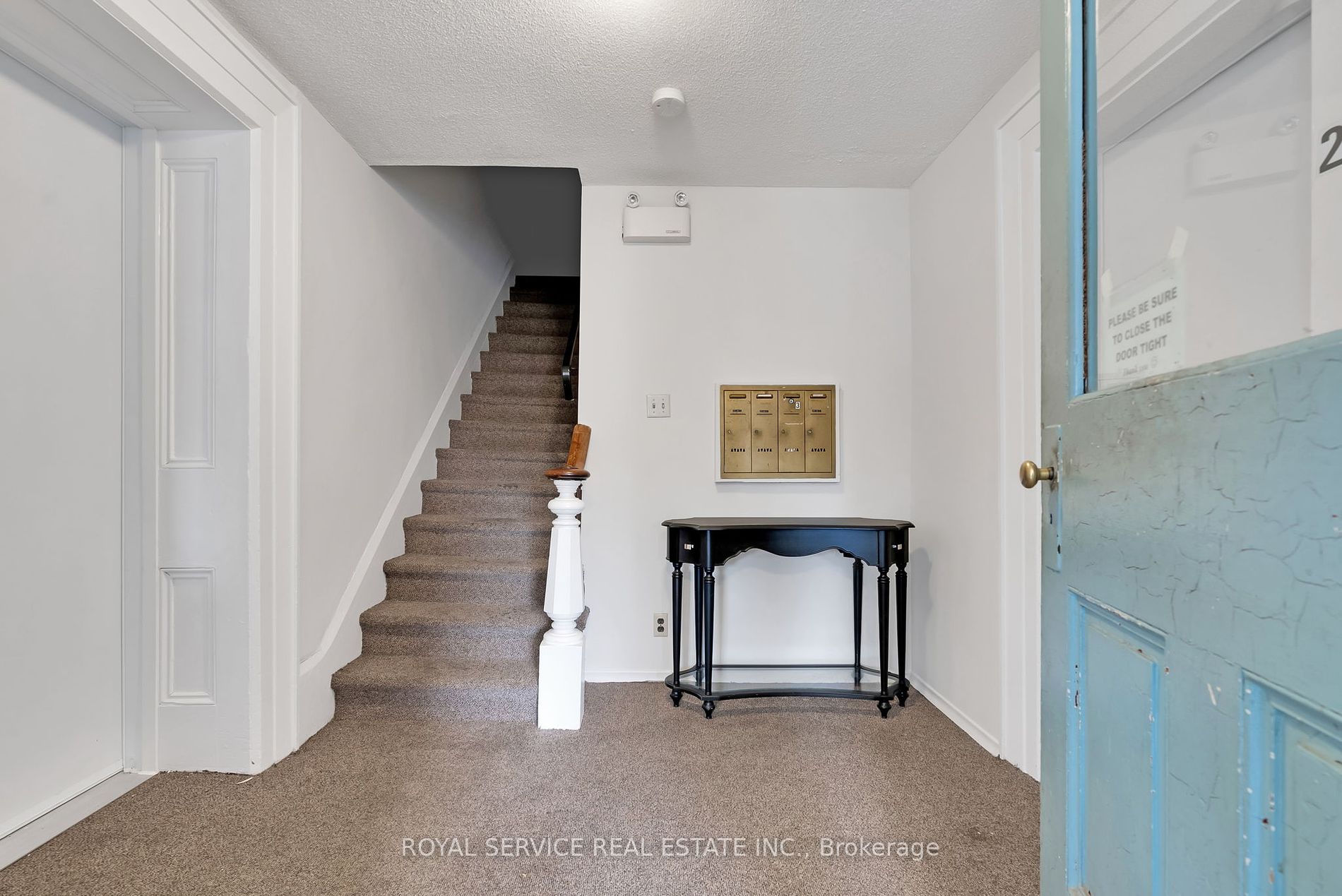 8 Wellington St Property Photo 6