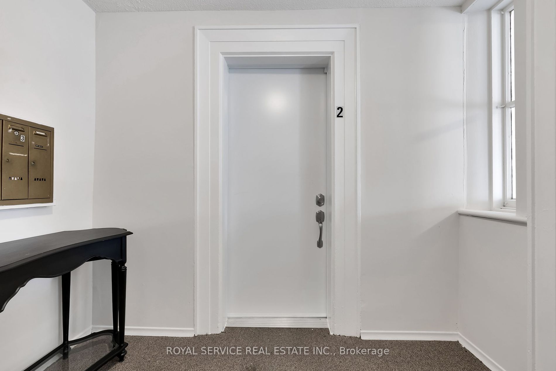 8 Wellington St Property Photo 7