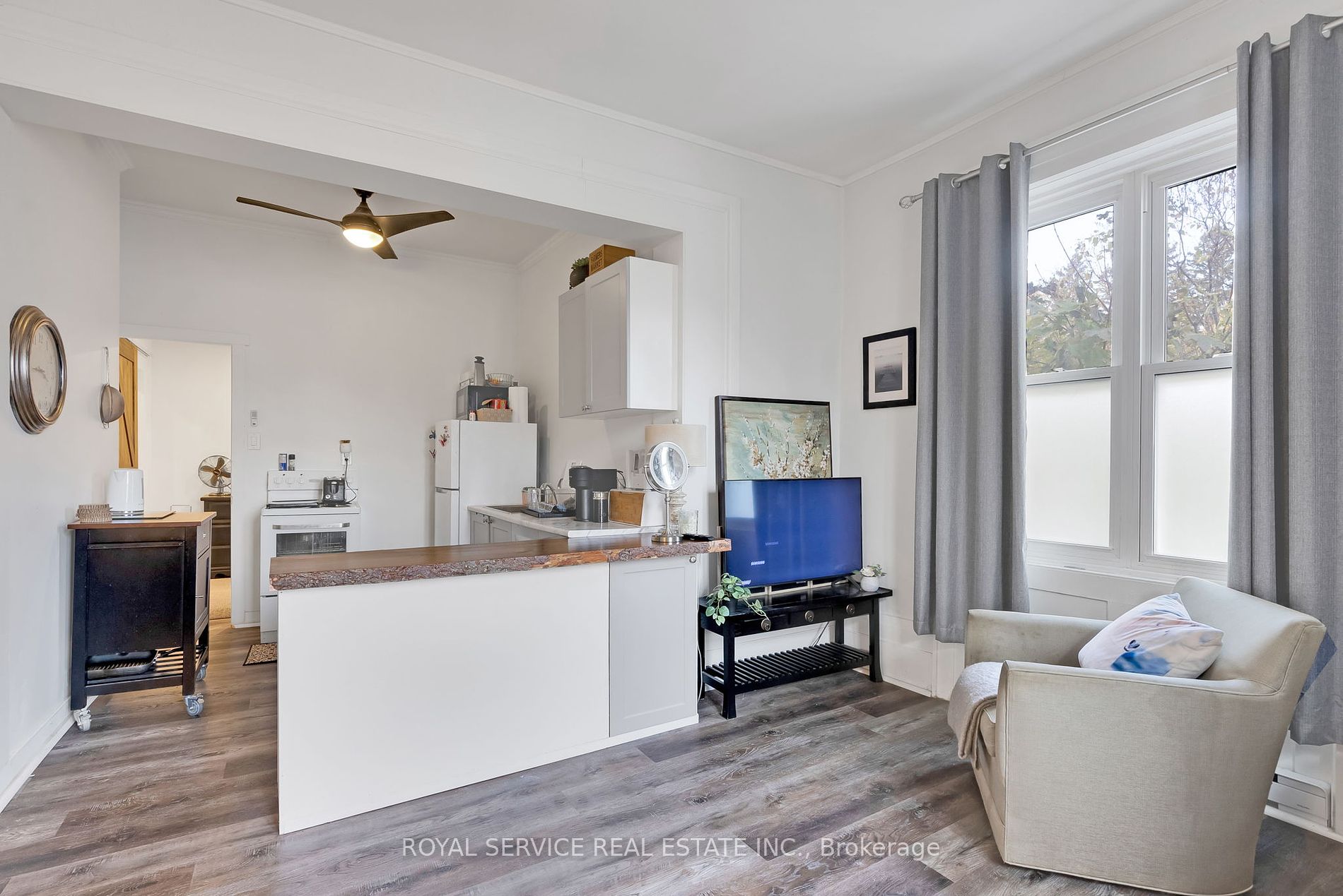 8 Wellington St Property Photo 9