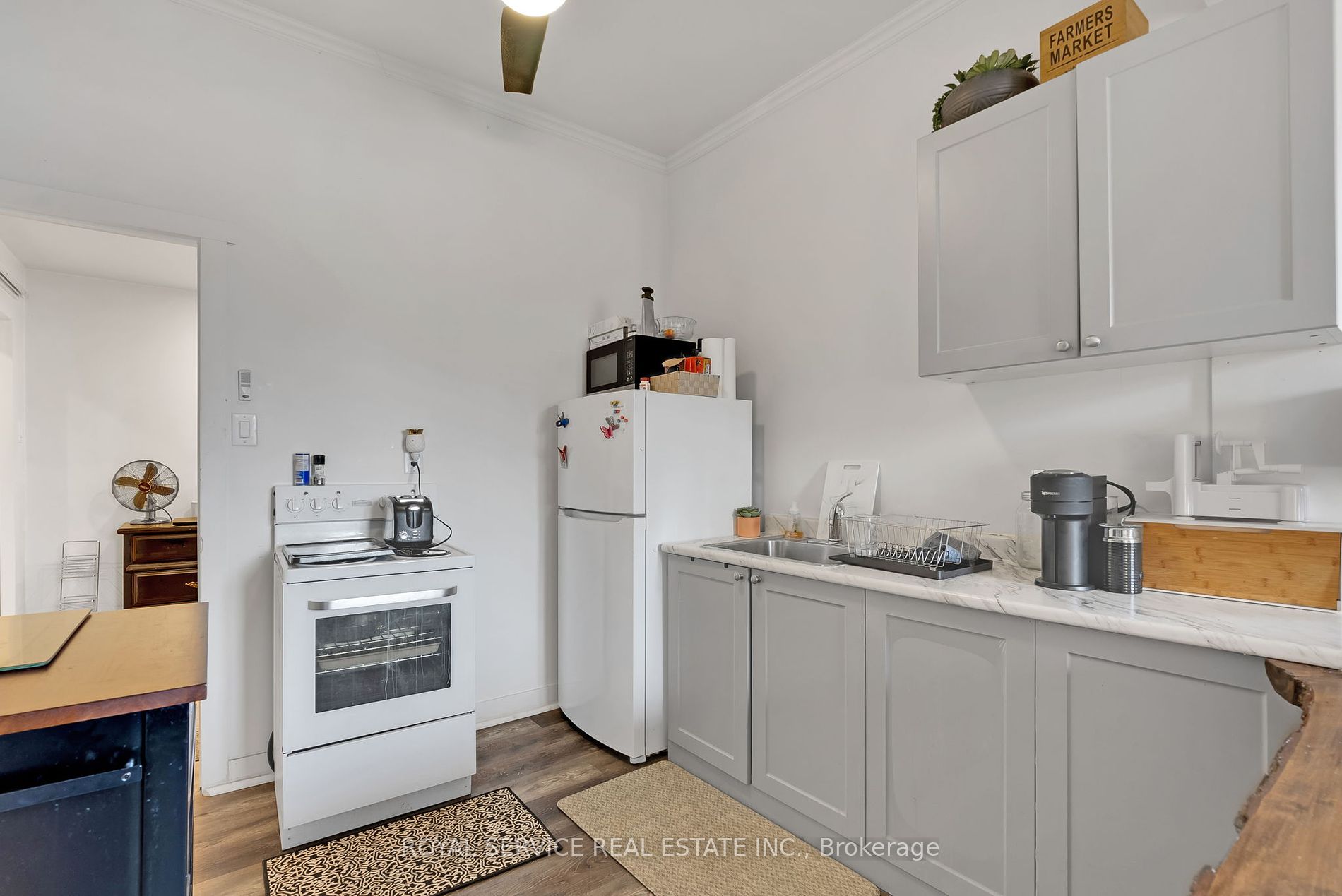 8 Wellington St Property Photo 10
