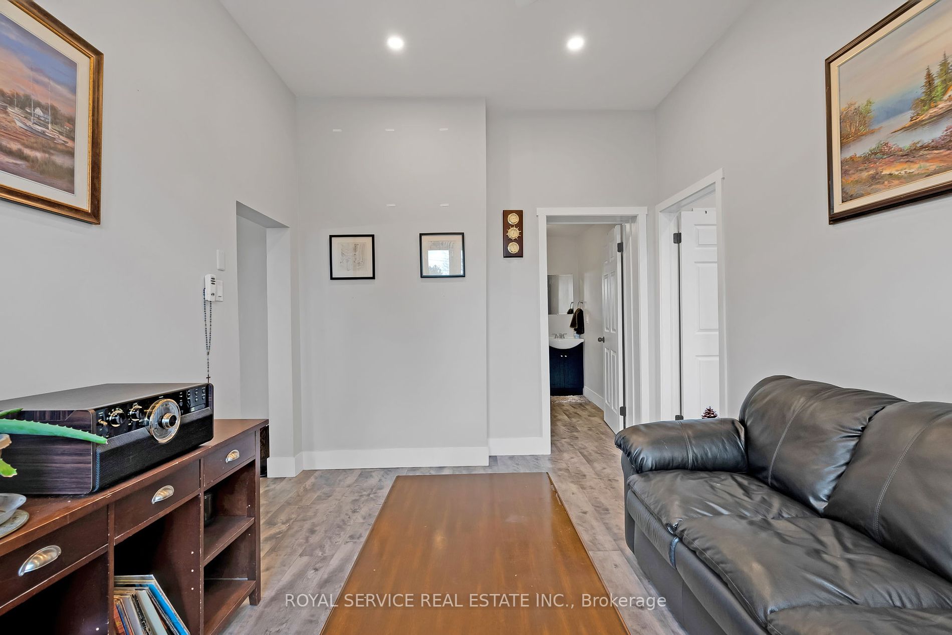 8 Wellington St Property Photo 18