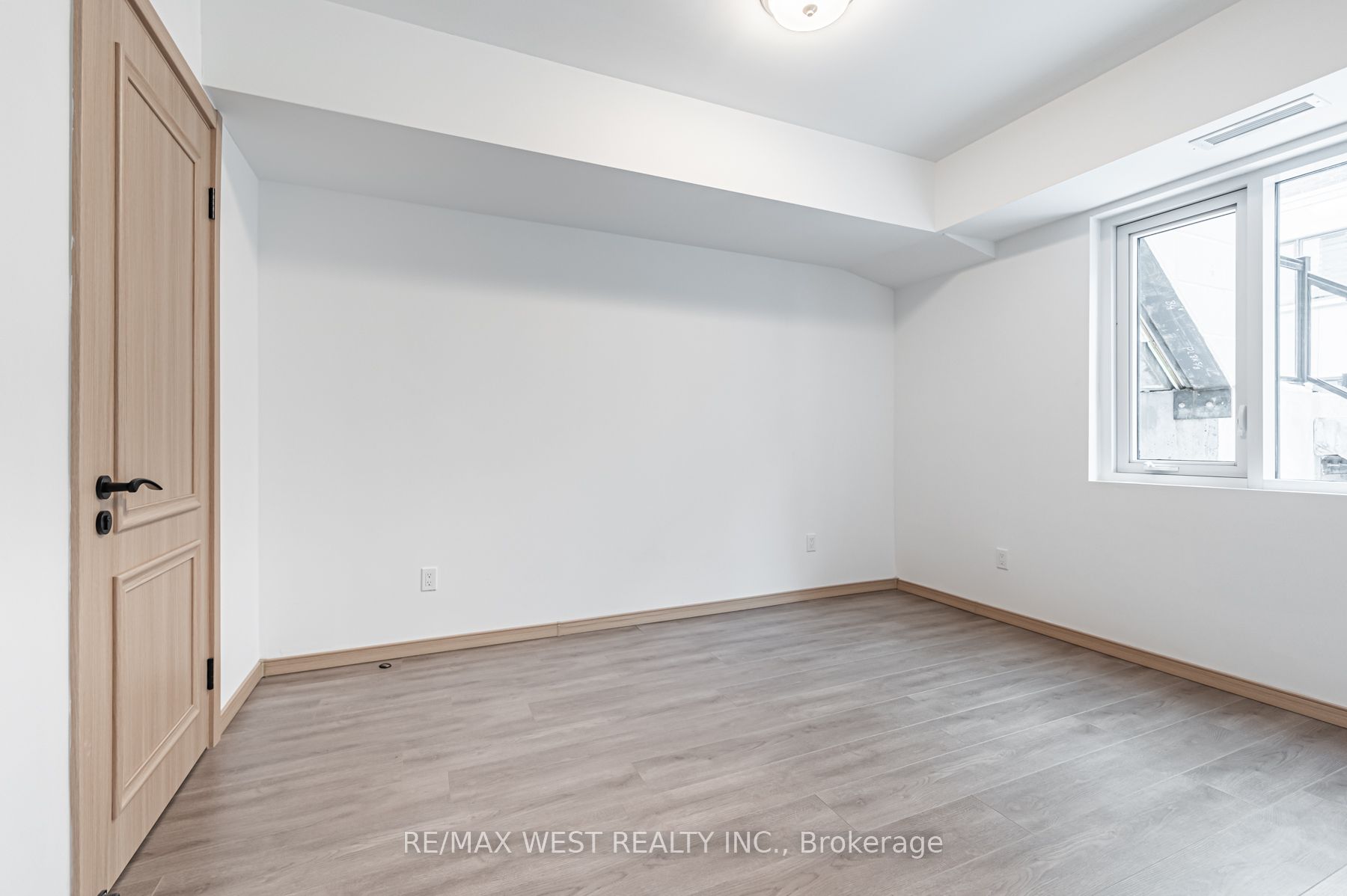 3453 Victoria Park Ave 108 Property Photo 27