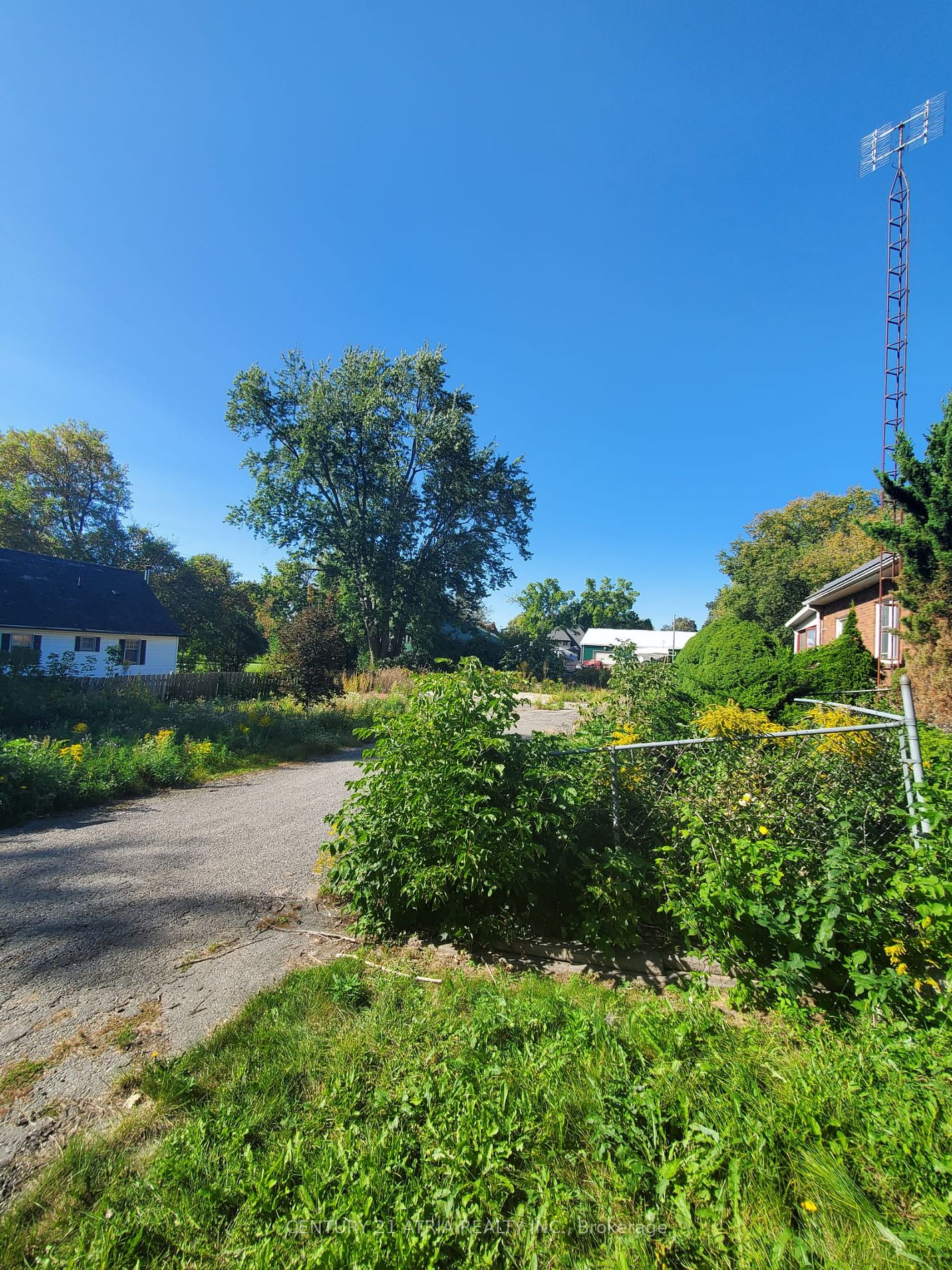 124 Buckingham Ave Property Photo 3