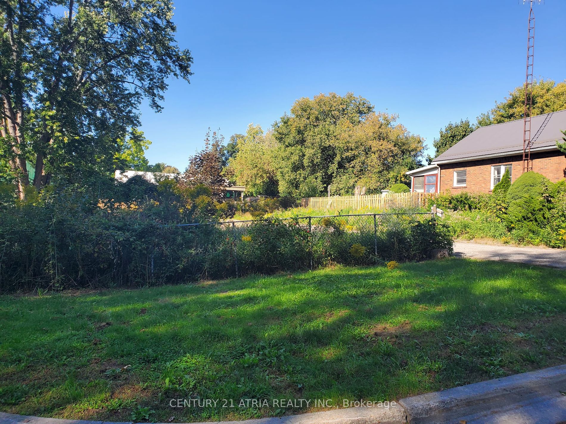 124 Buckingham Ave Property Photo 4