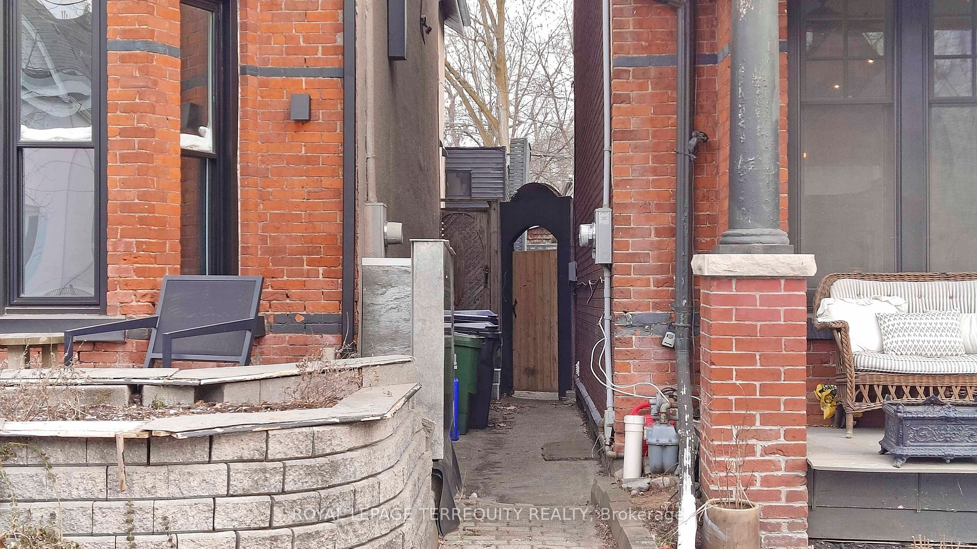 211 Pape Ave Property Photo 3