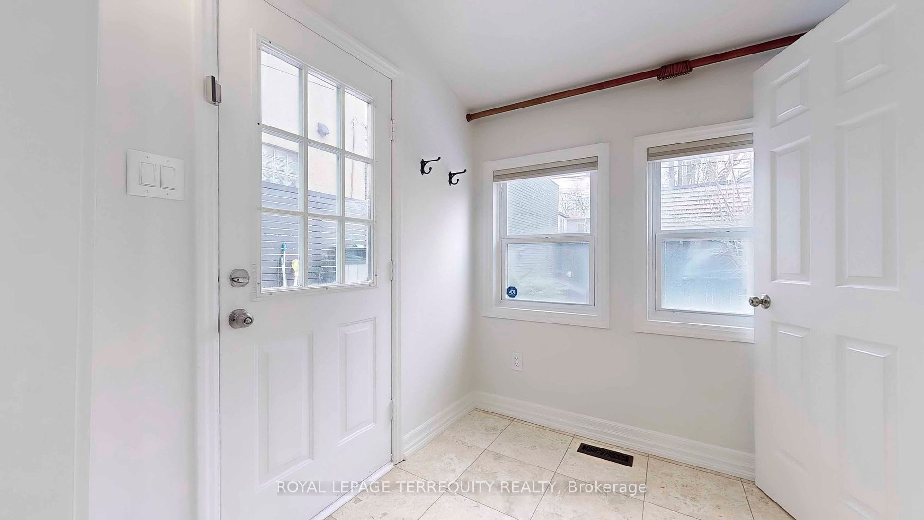 211 Pape Ave Property Photo 15