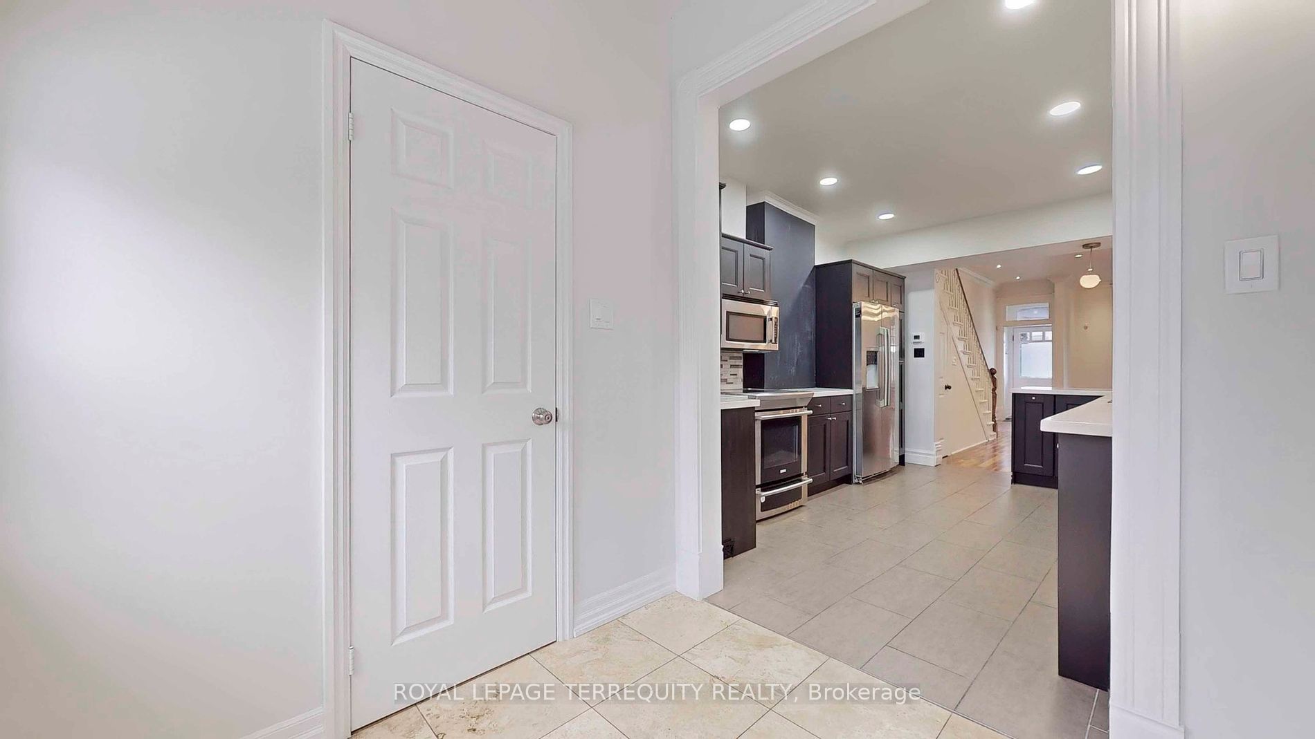 211 Pape Ave Property Photo 17