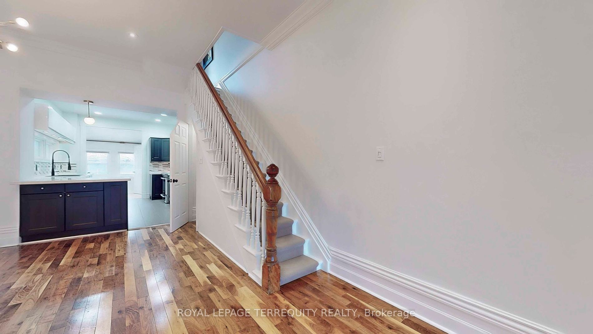 211 Pape Ave Property Photo 19
