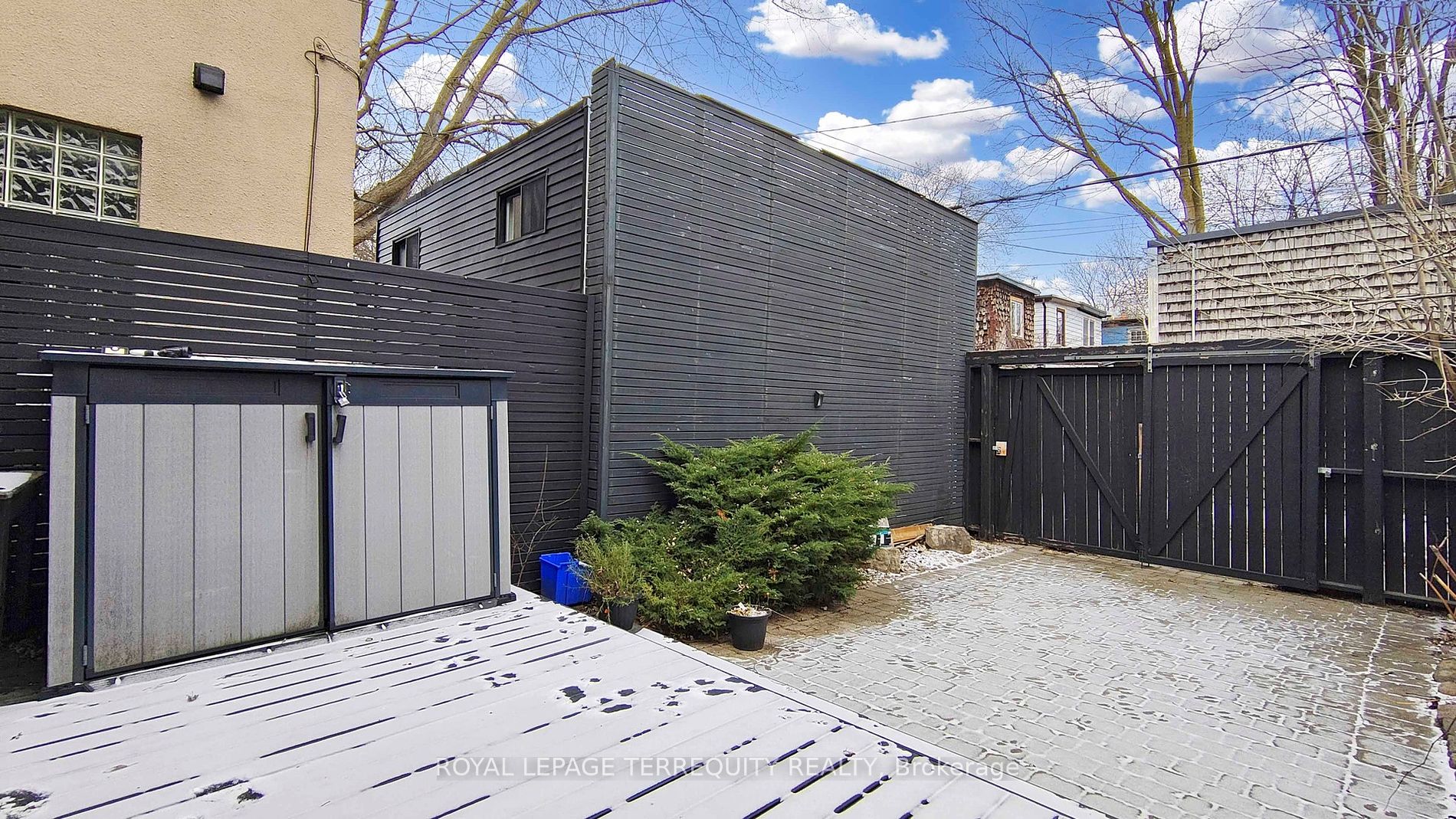 211 Pape Ave Property Photo 38