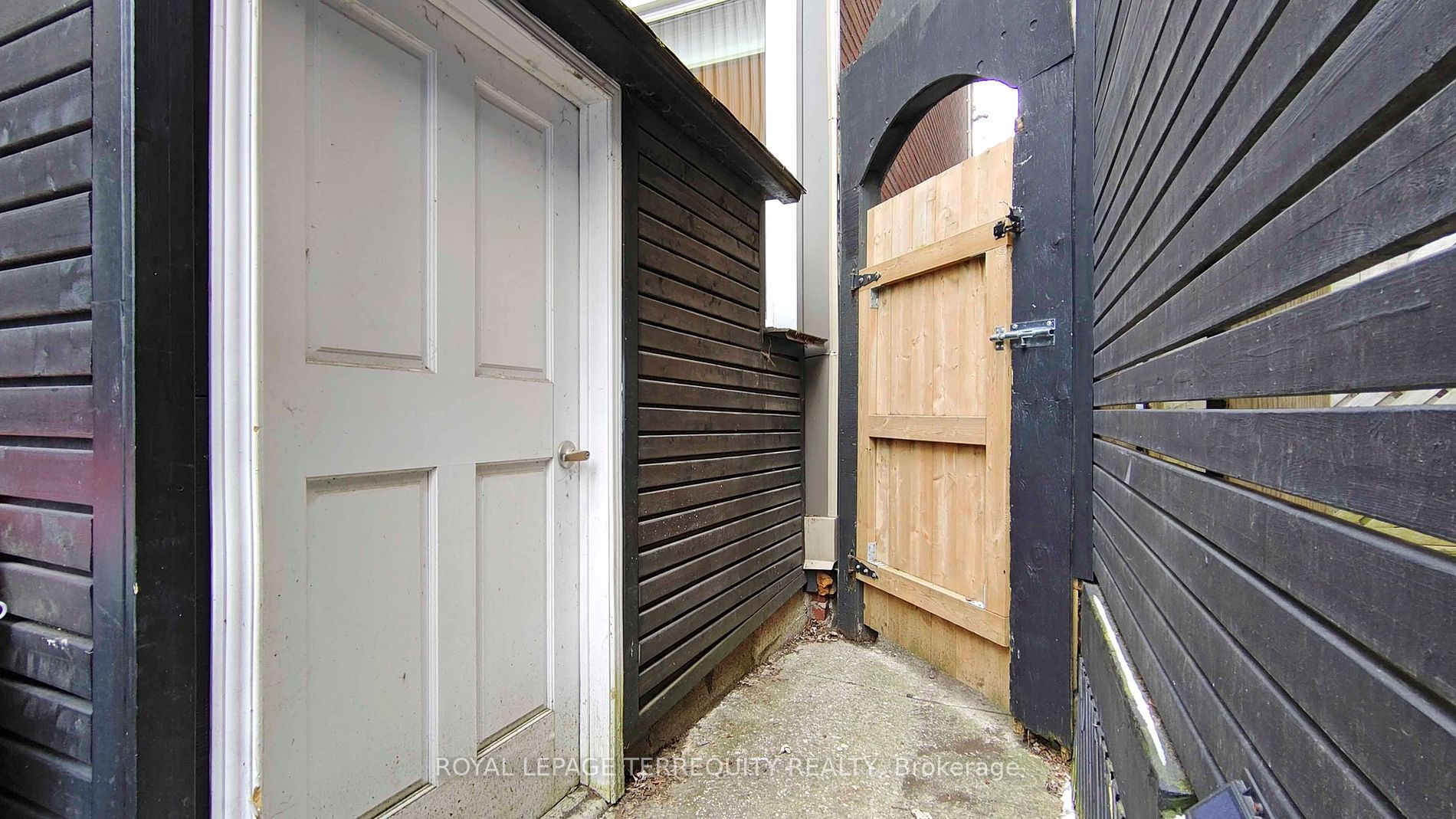 211 Pape Ave Property Photo 40