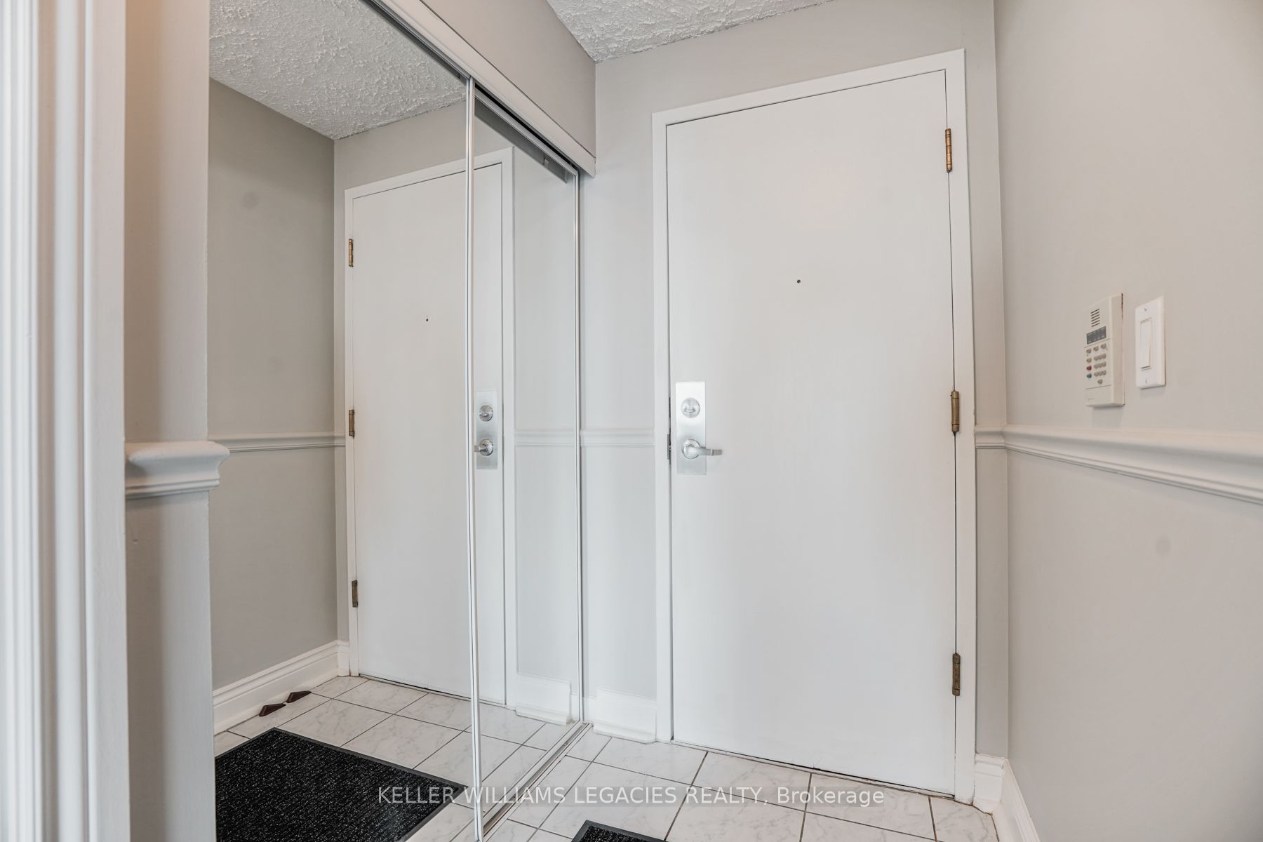 68 Corporate Dr 1 Property Photo 4