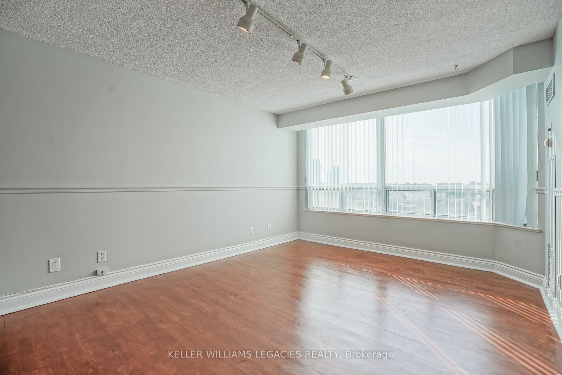 68 Corporate Dr 1 Property Photo 15