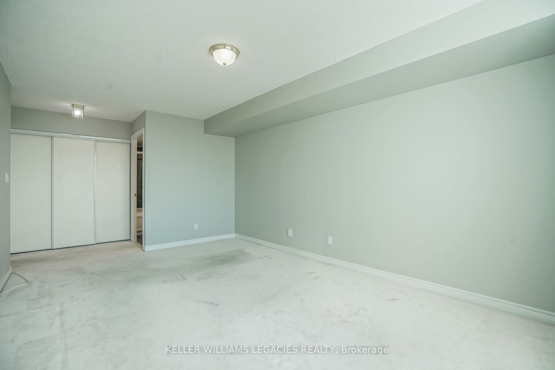 68 Corporate Dr 1 Property Photo 18