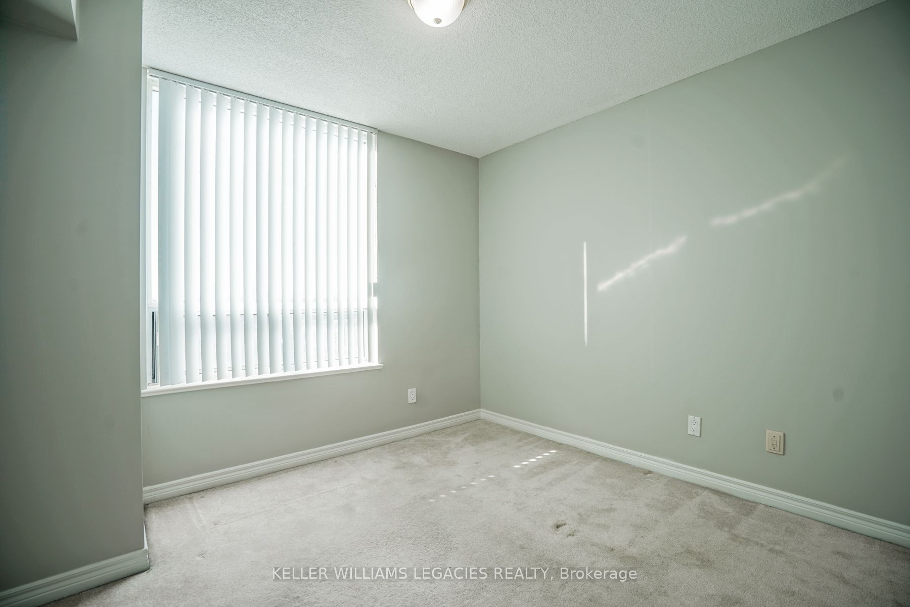 68 Corporate Dr 1 Property Photo 22