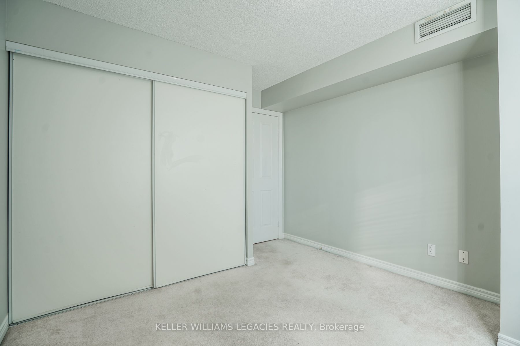 68 Corporate Dr 1 Property Photo 23