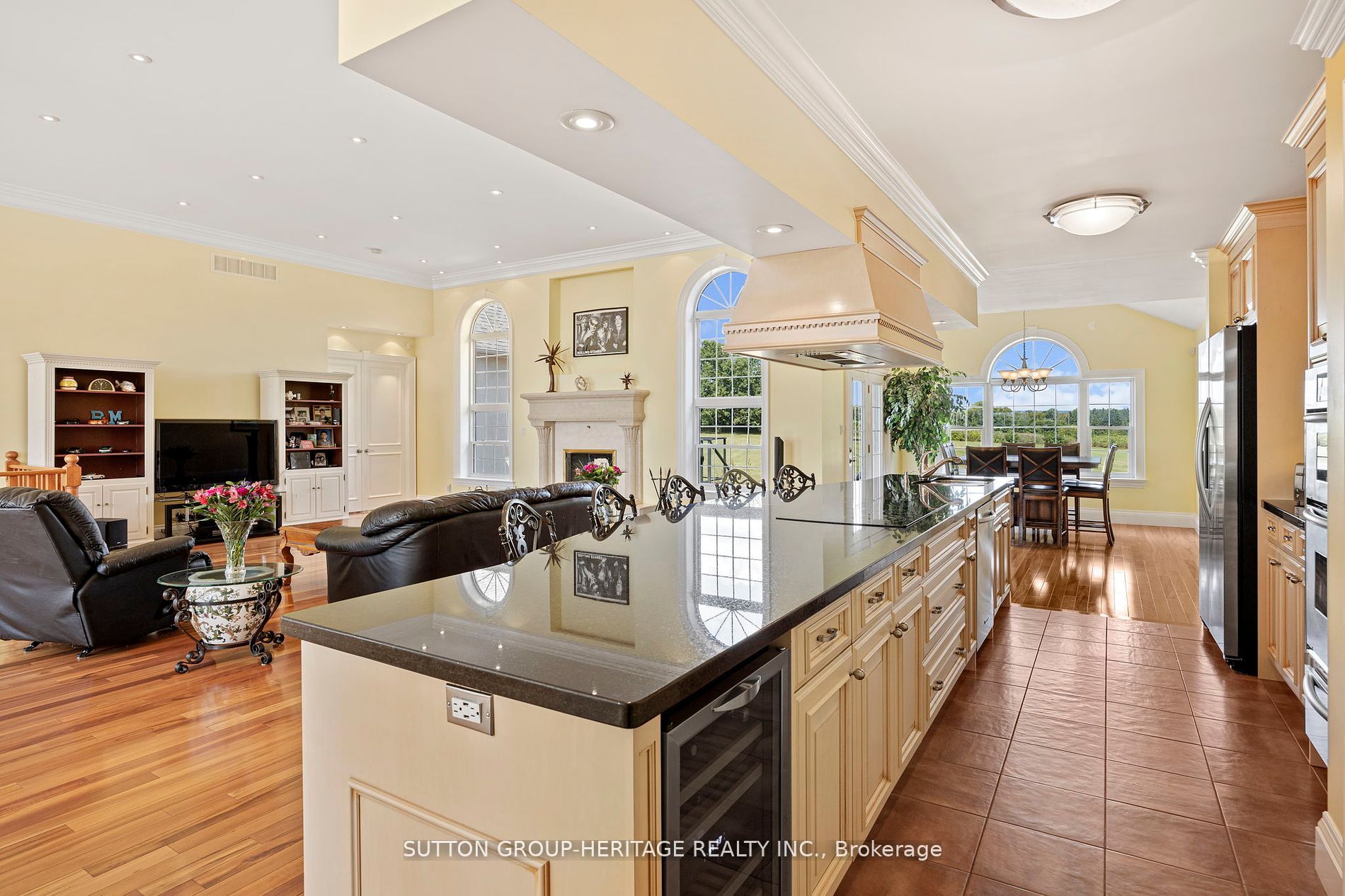 2100 Taunton Rd Property Photo 14
