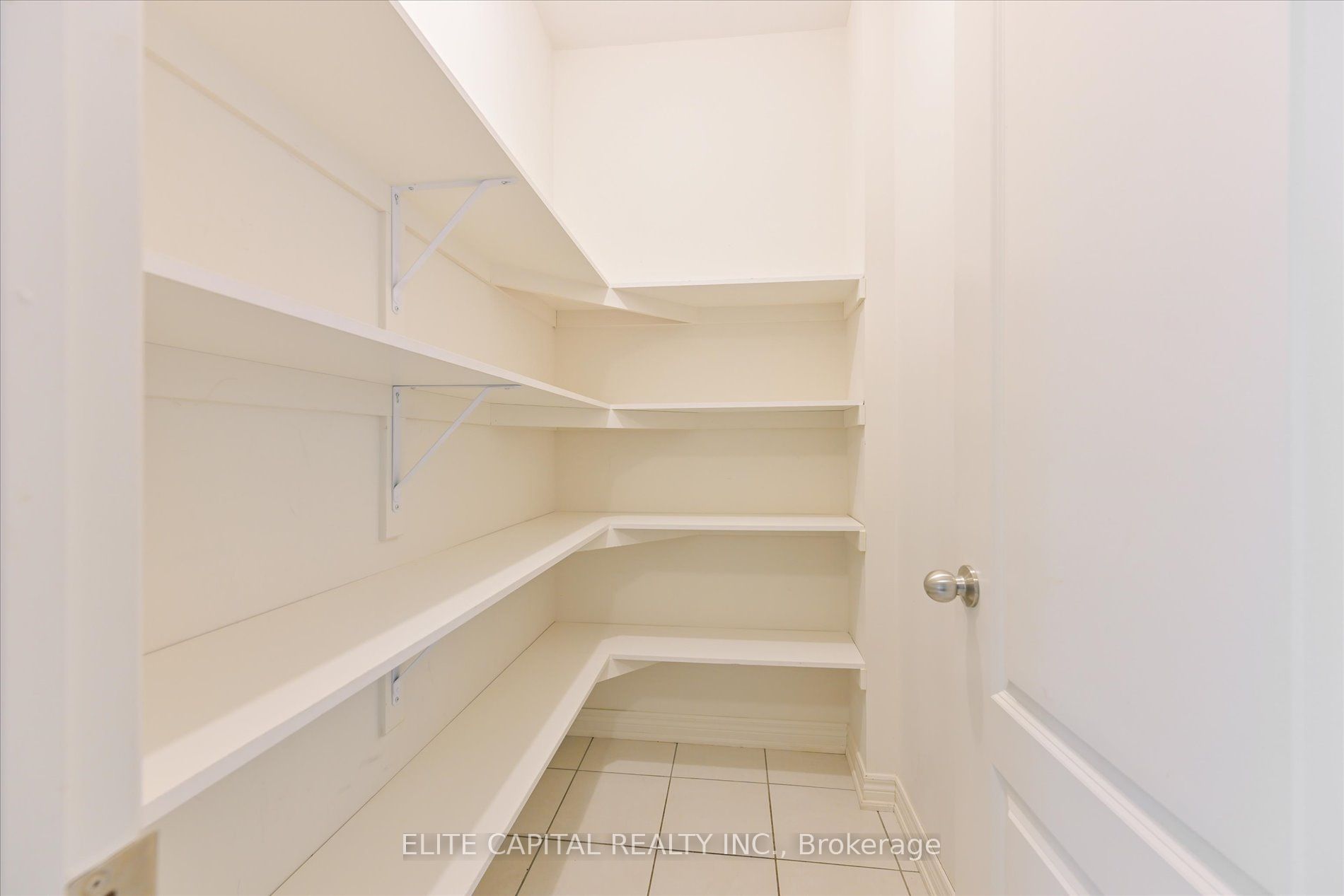 2421 Secreto Dr Property Photo 18
