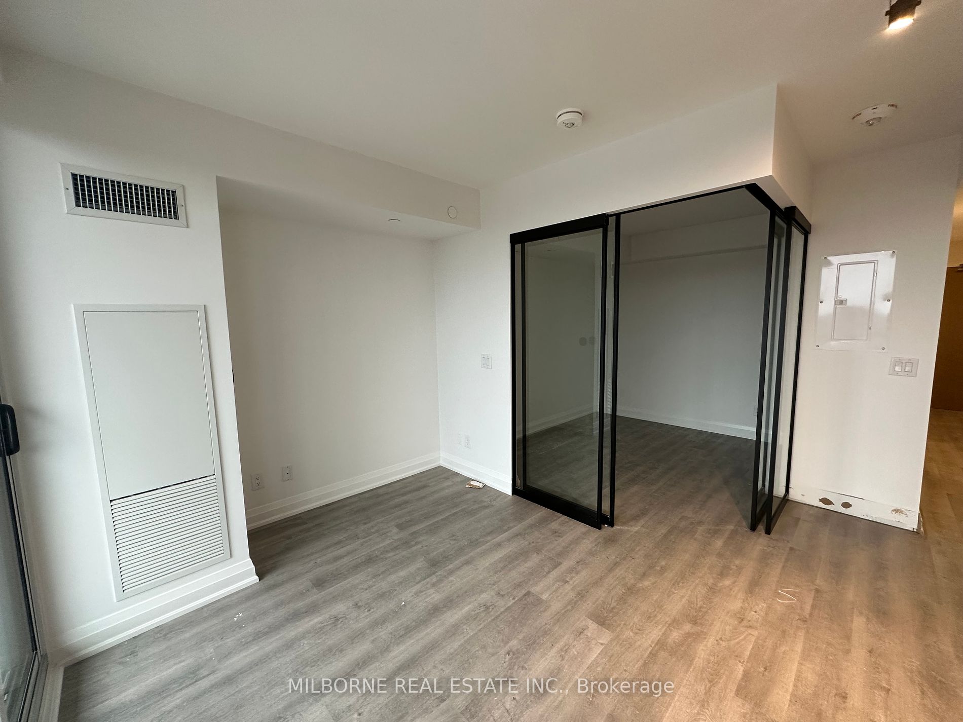 2369 Danforth Ave 07 Property Photo 5