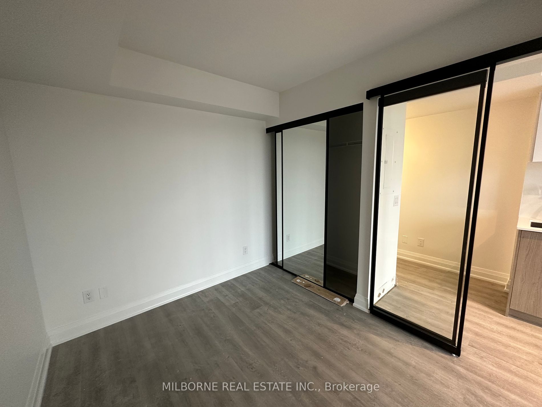 2369 Danforth Ave 07 Property Photo 6