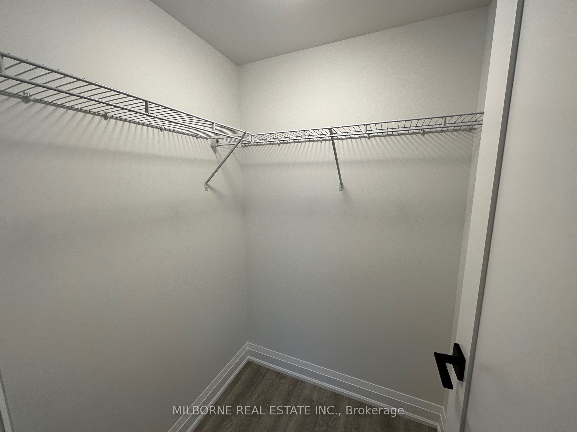 2369 Danforth Ave 08 Property Photo 9