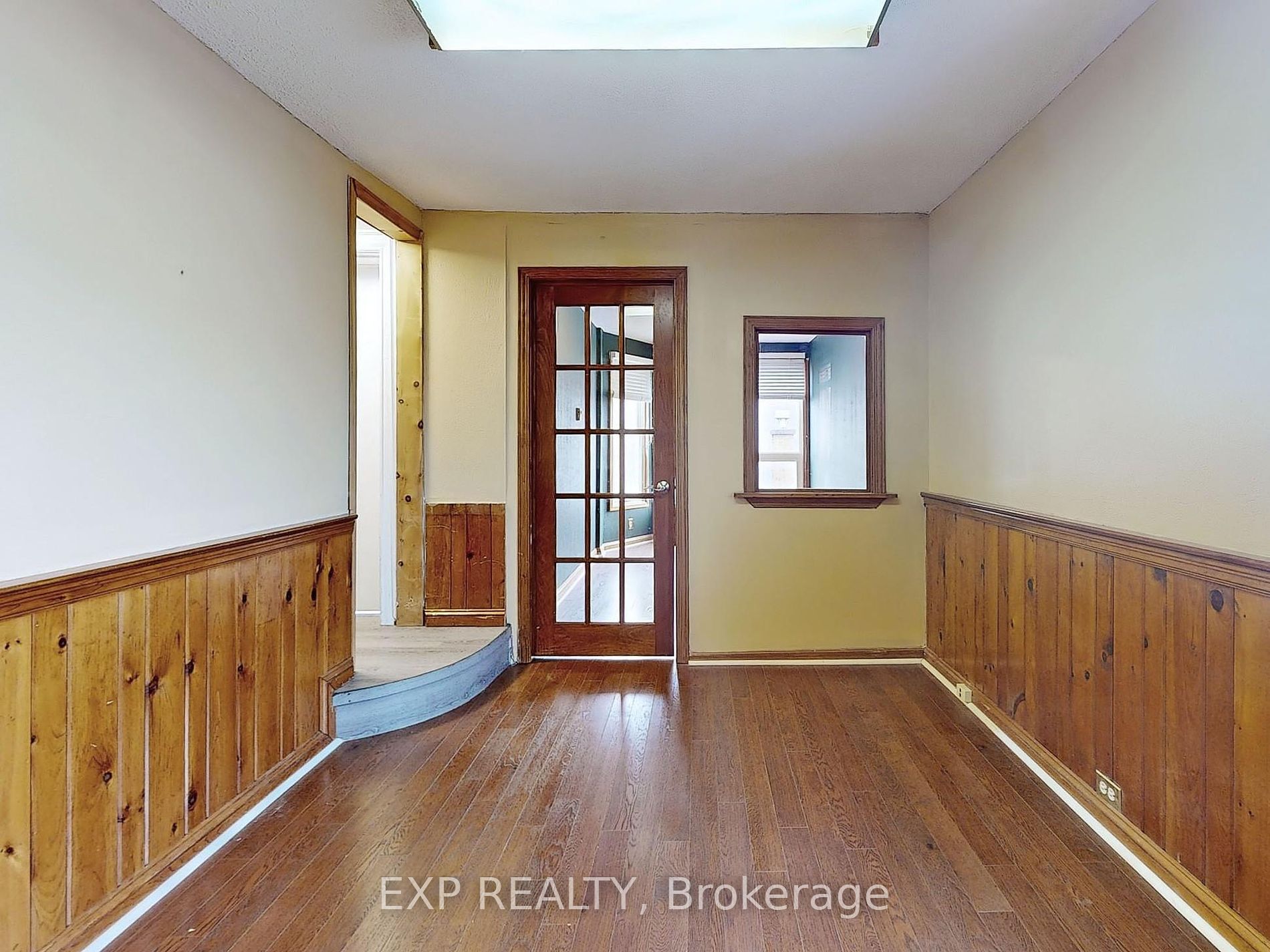 15 Colborne St E Property Photo 7