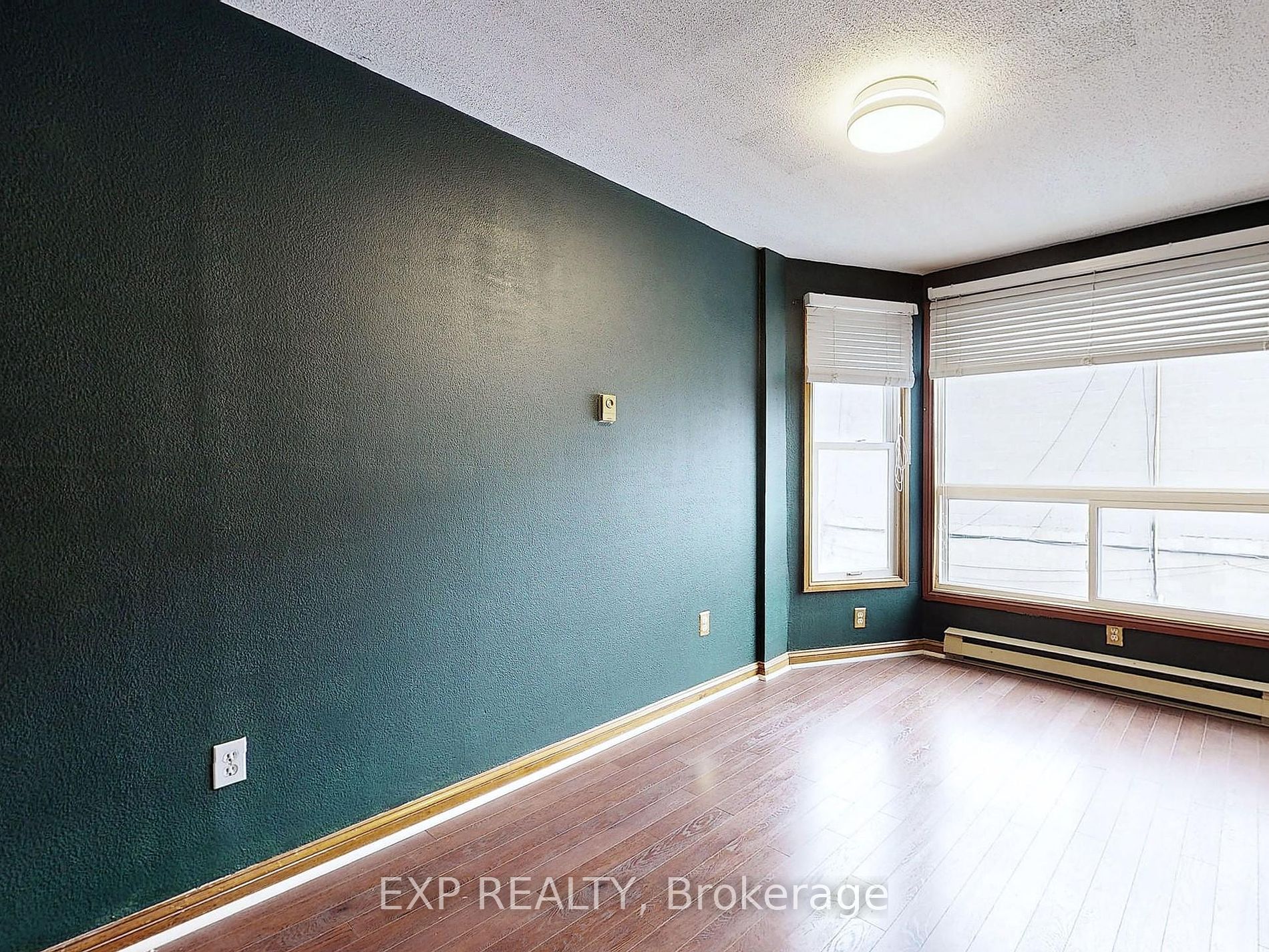 15 Colborne St E Property Photo 8