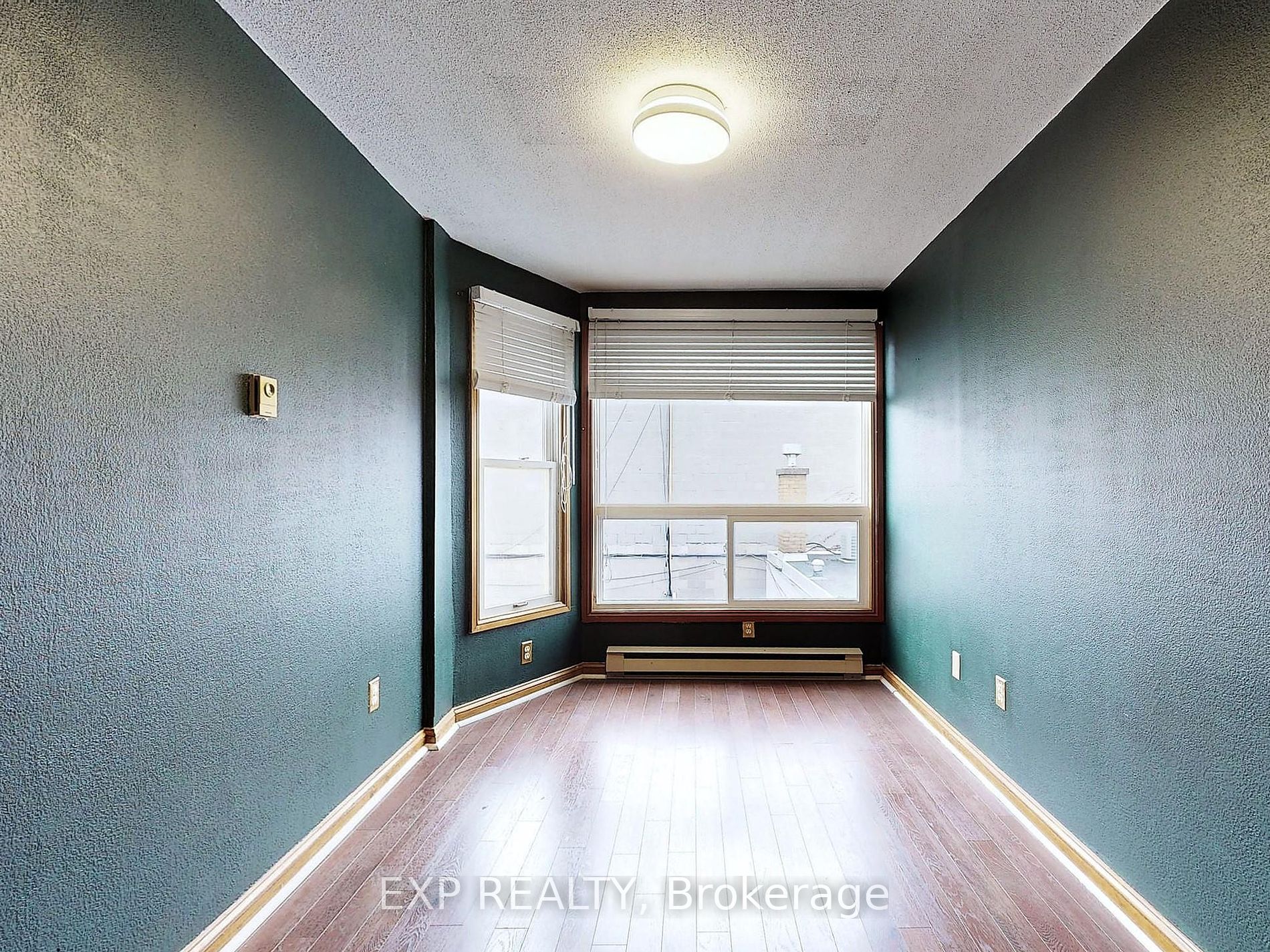 15 Colborne St E Property Photo 9