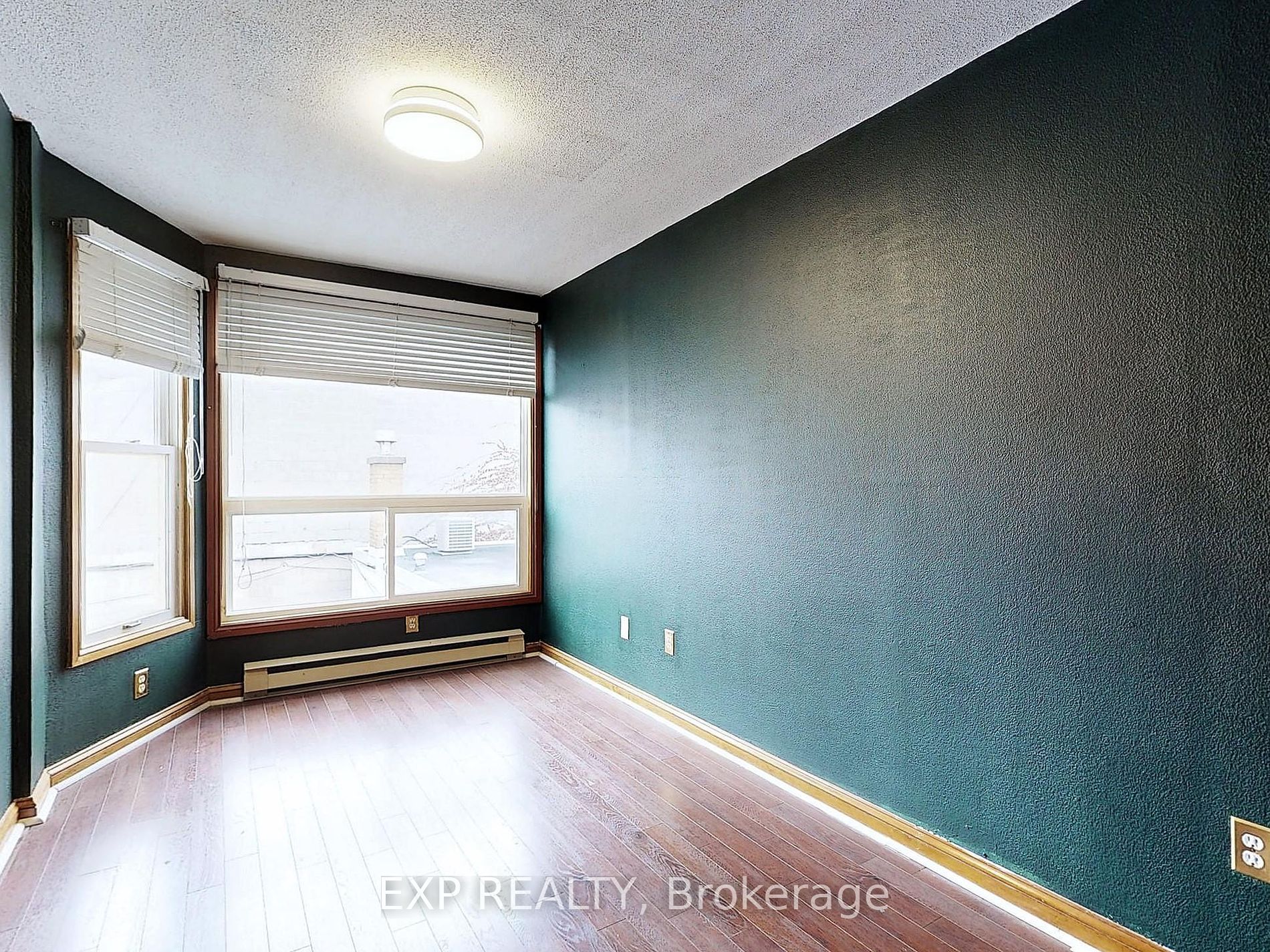 15 Colborne St E Property Photo 10