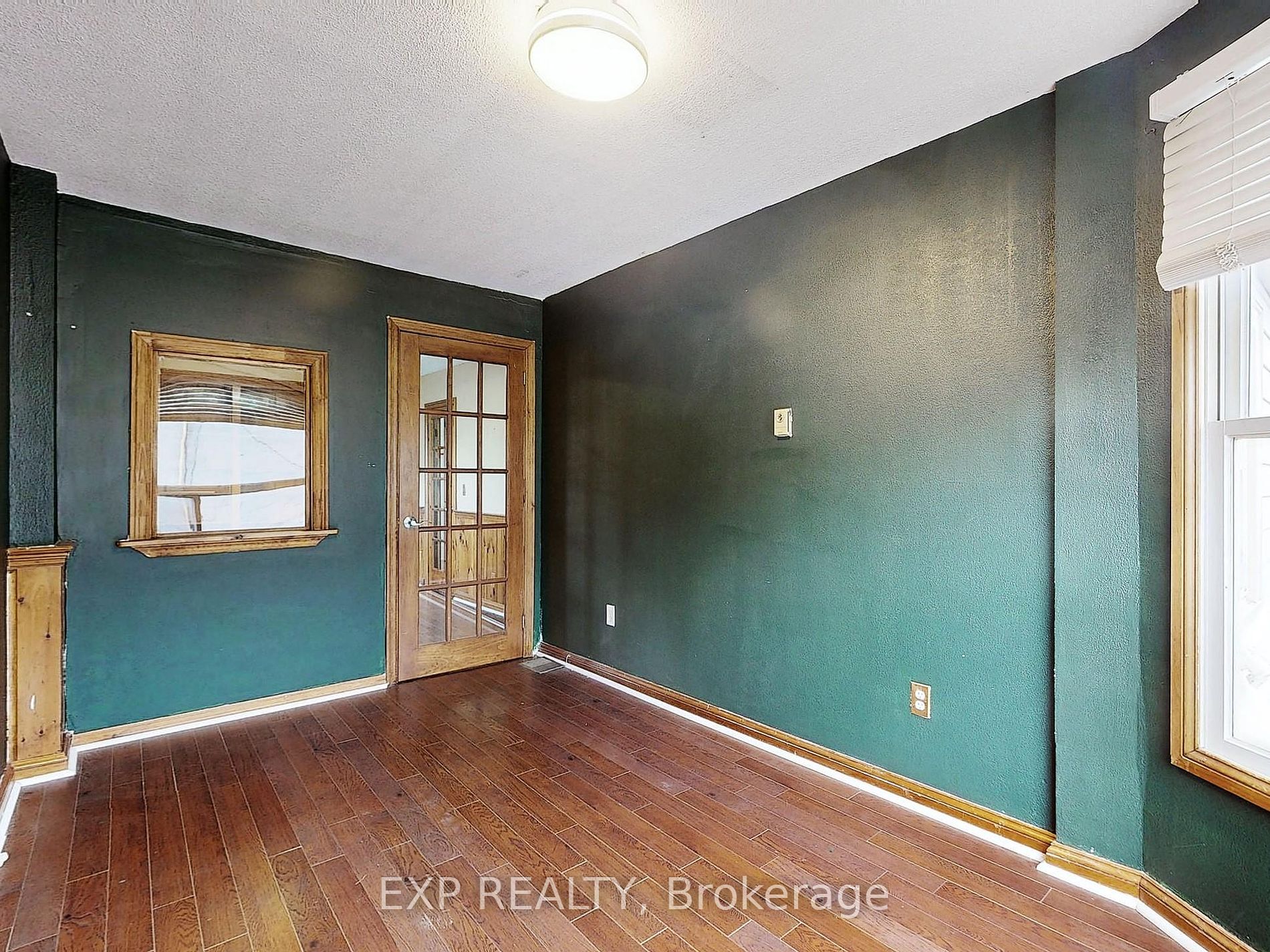 15 Colborne St E Property Photo 11