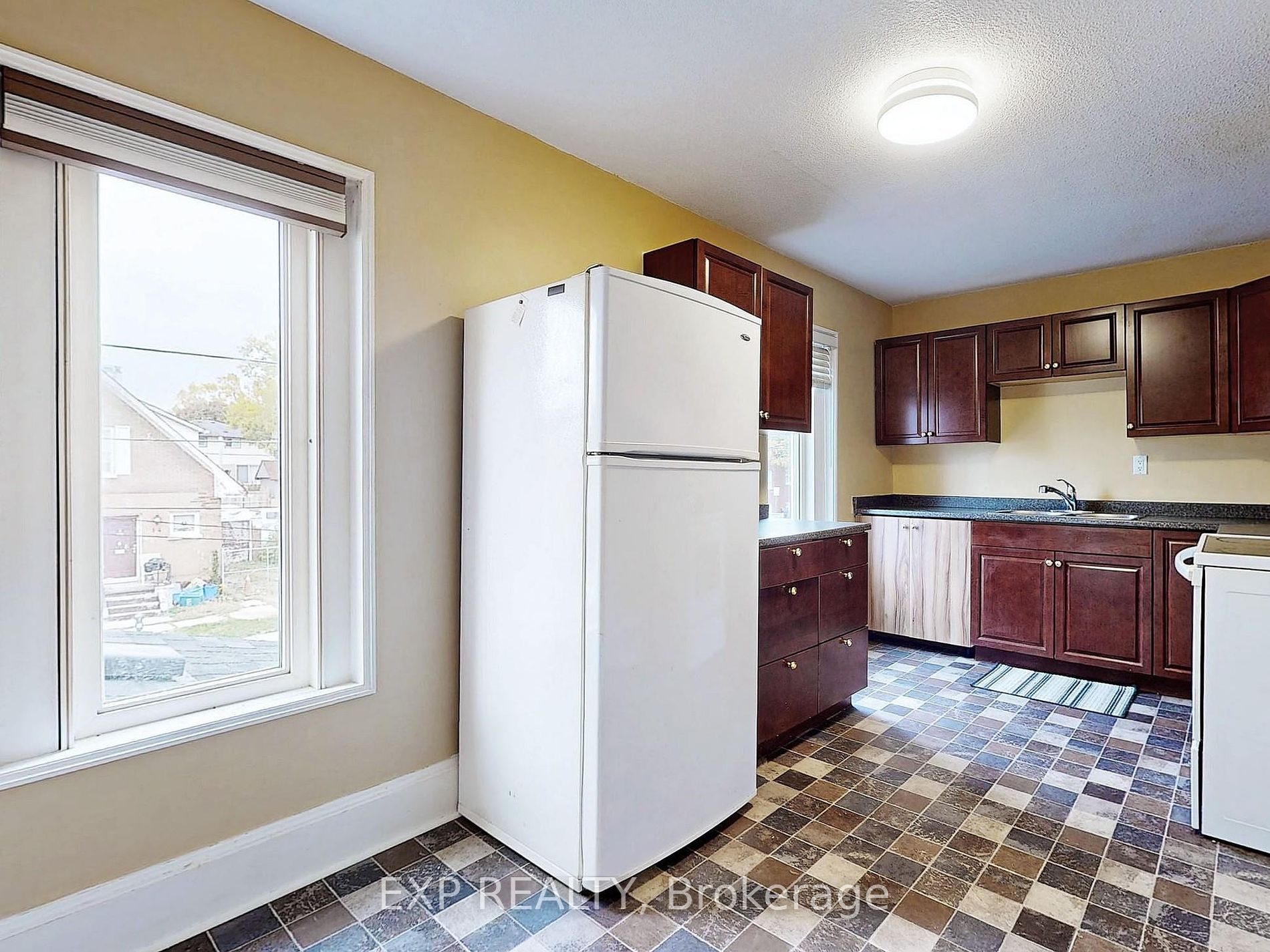 15 Colborne St E Property Photo 12