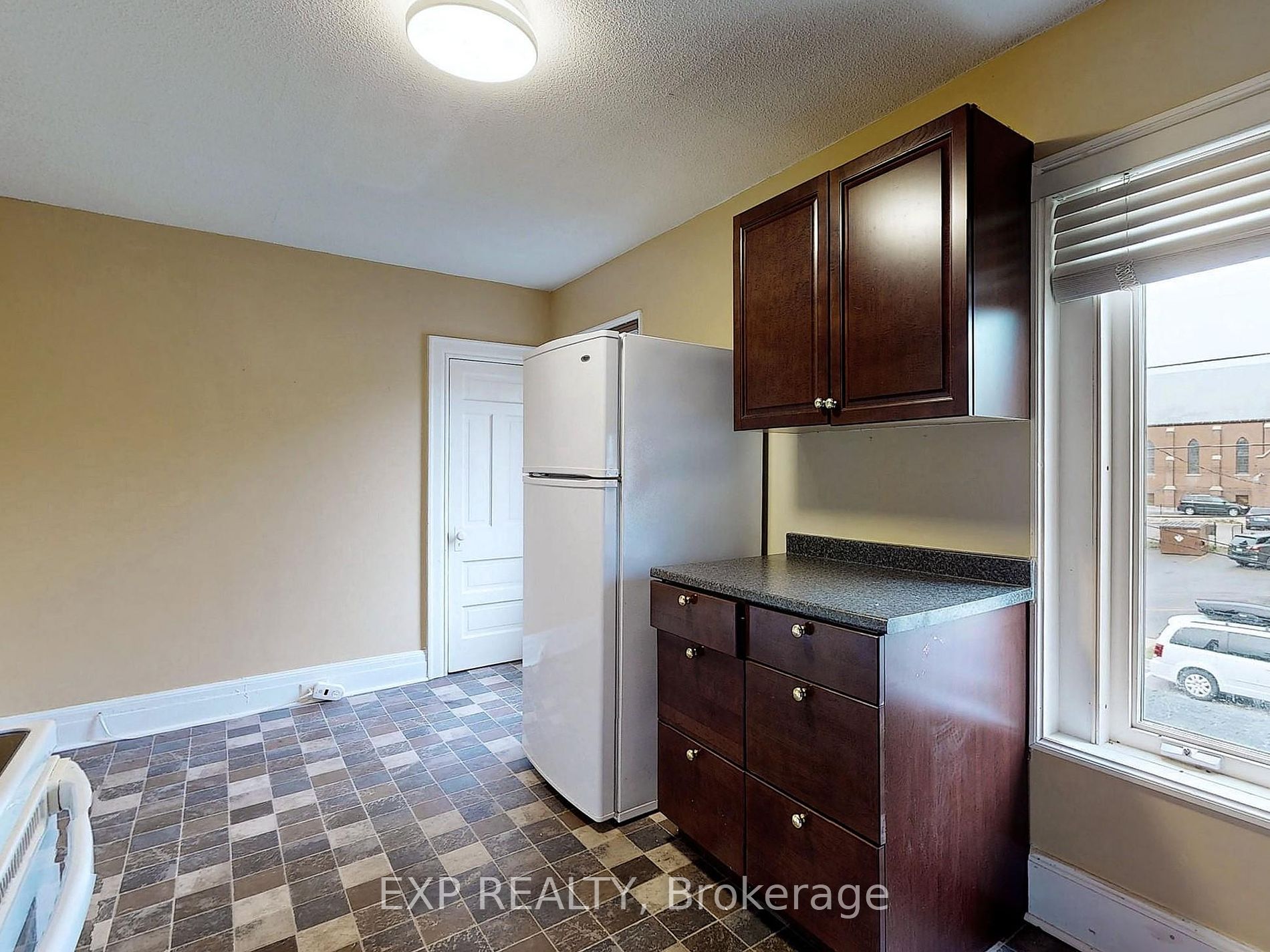 15 Colborne St E Property Photo 14