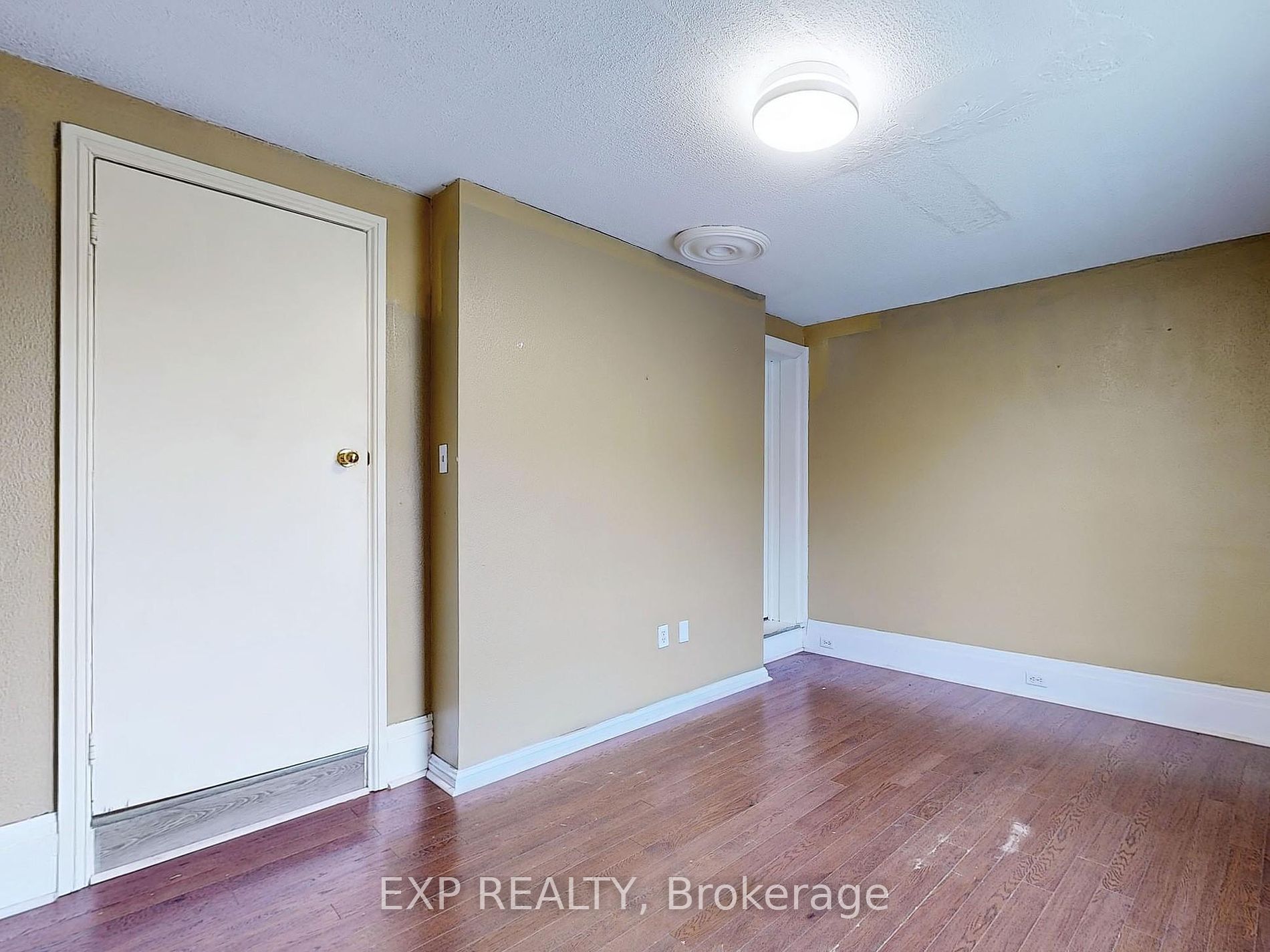 15 Colborne St E Property Photo 19
