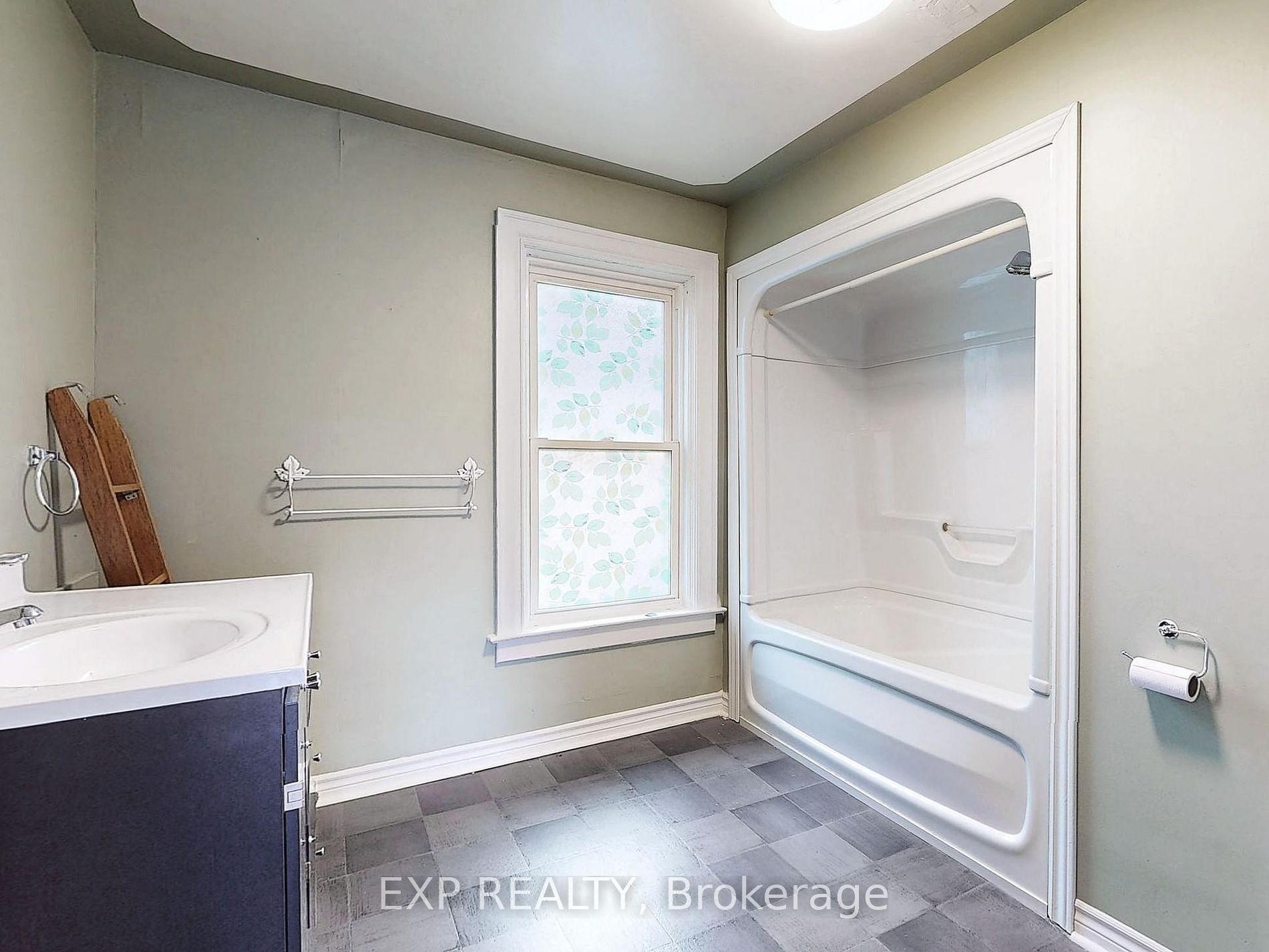 15 Colborne St E Property Photo 20
