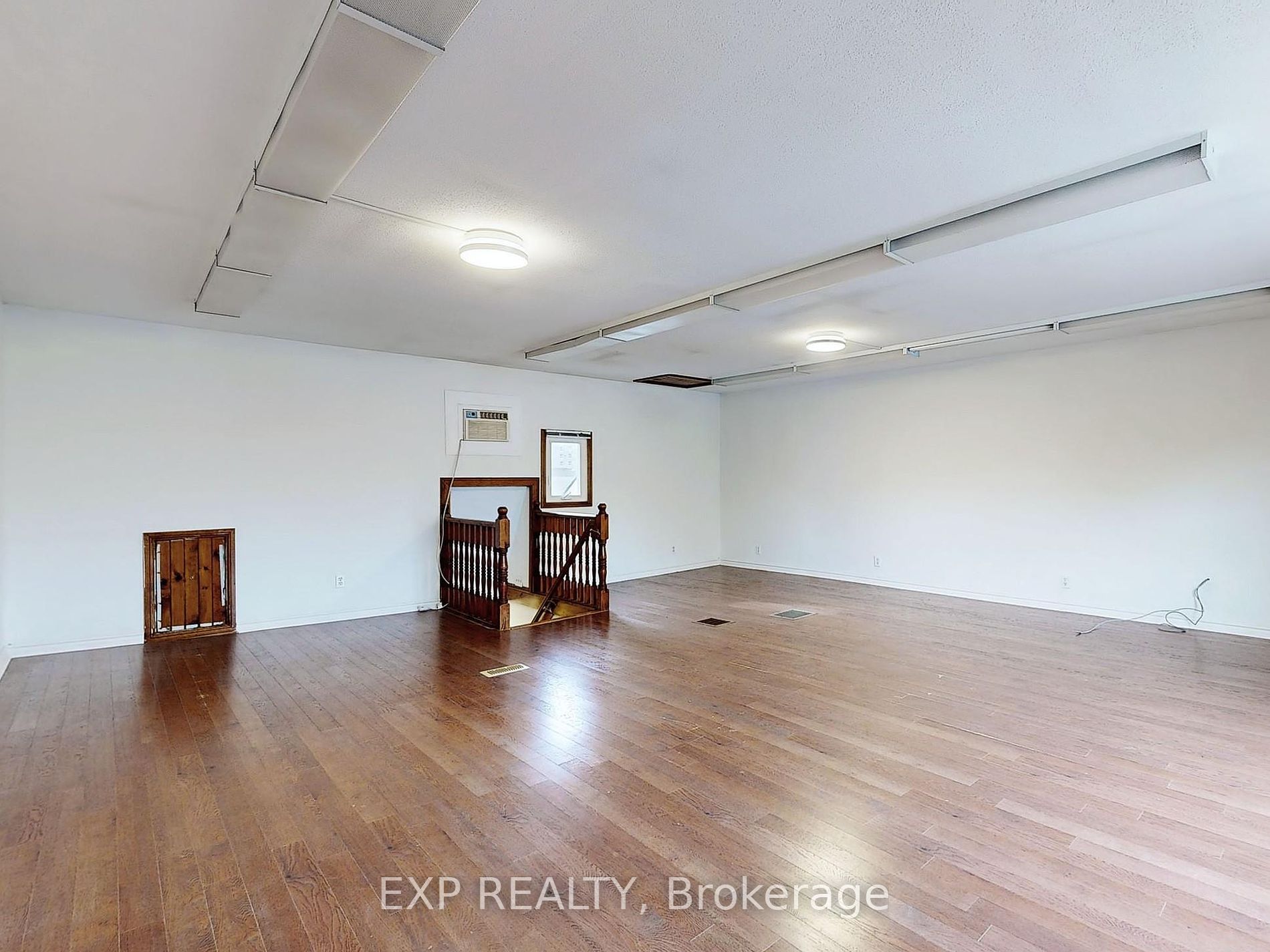 15 Colborne St E Property Photo 26
