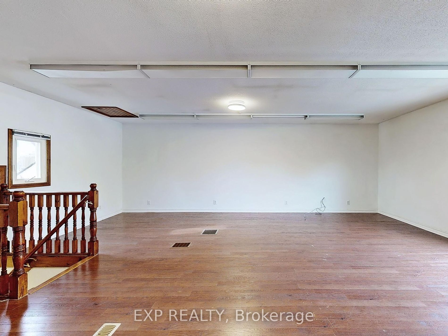 15 Colborne St E Property Photo 27