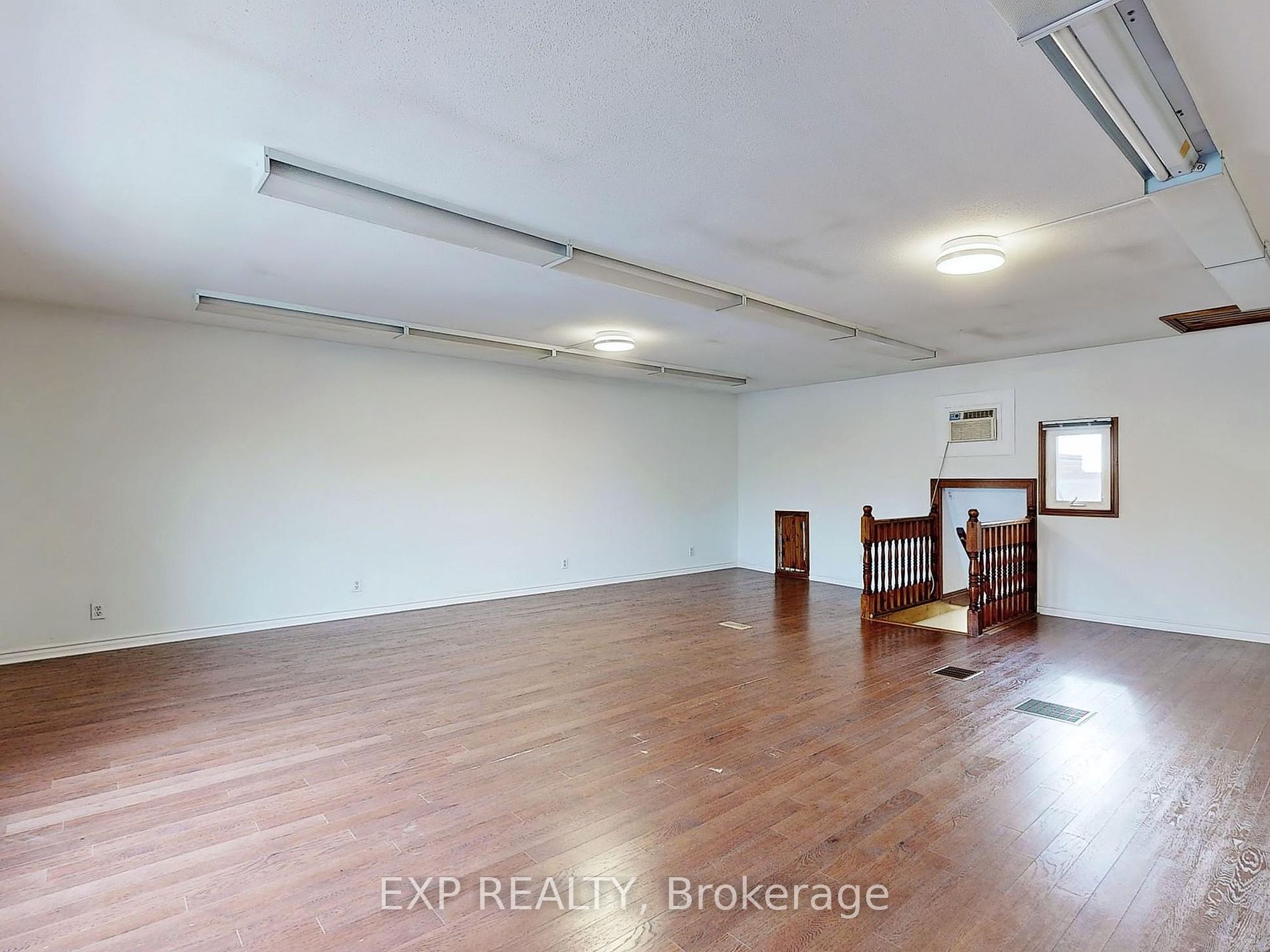 15 Colborne St E Property Photo 28