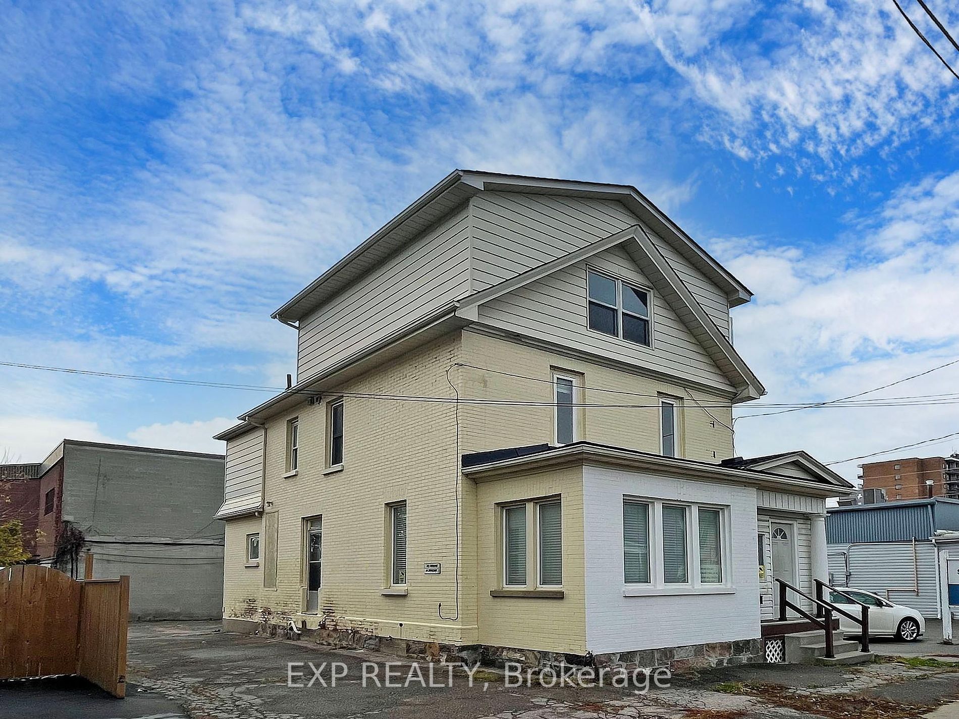 15 Colborne St E Property Photo 33