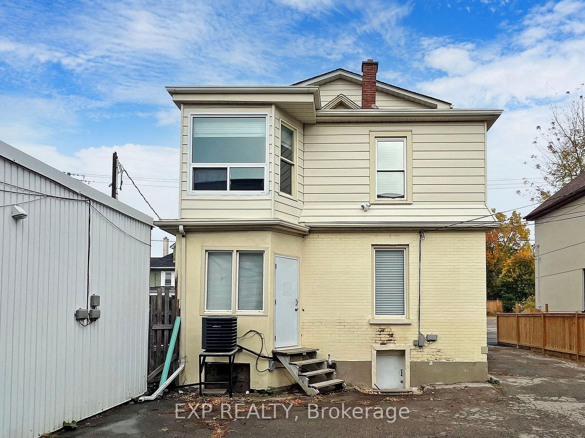 15 Colborne St E Property Photo 35
