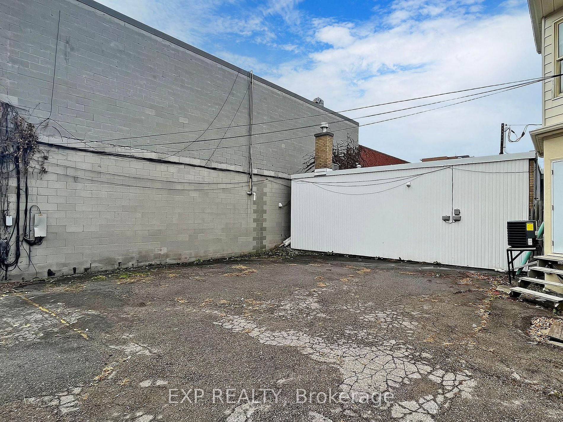 15 Colborne St E Property Photo 37
