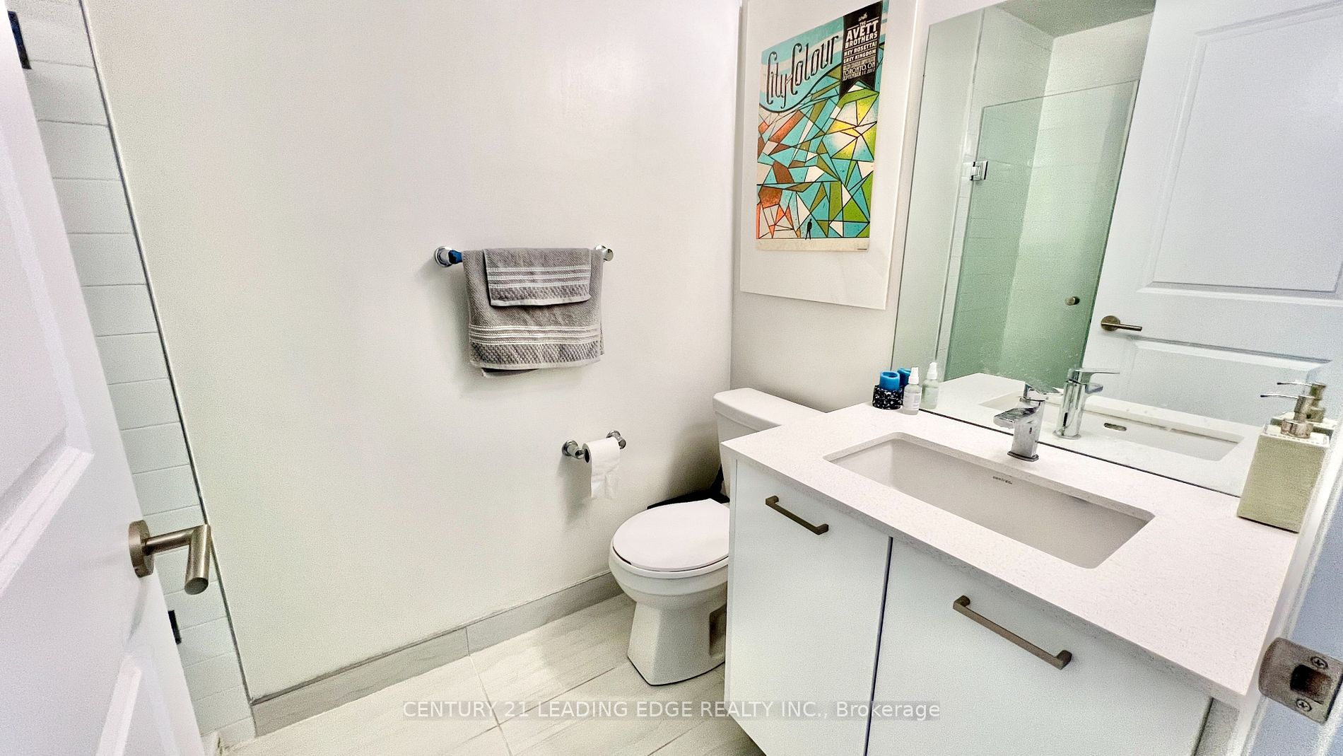 1630 Queen St E 1 Property Photo 4