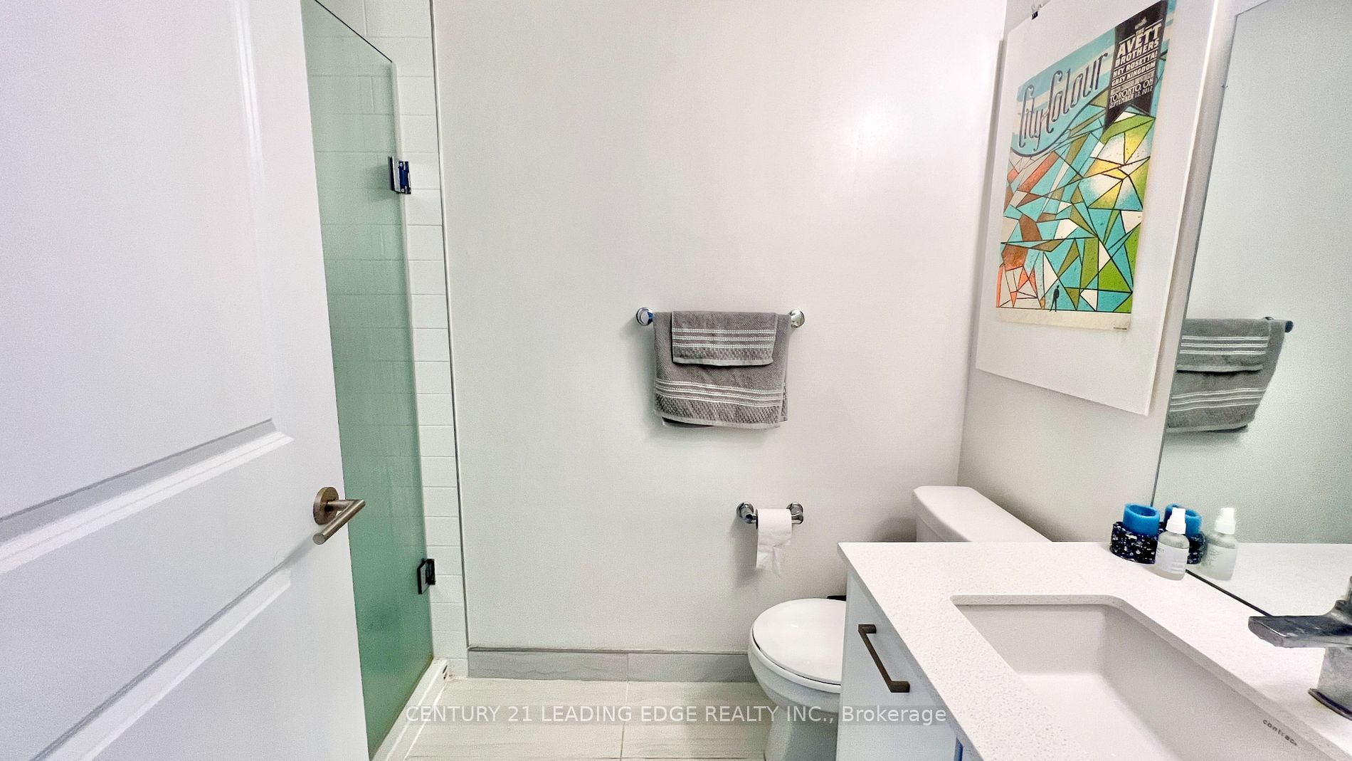 1630 Queen St E 1 Property Photo 5