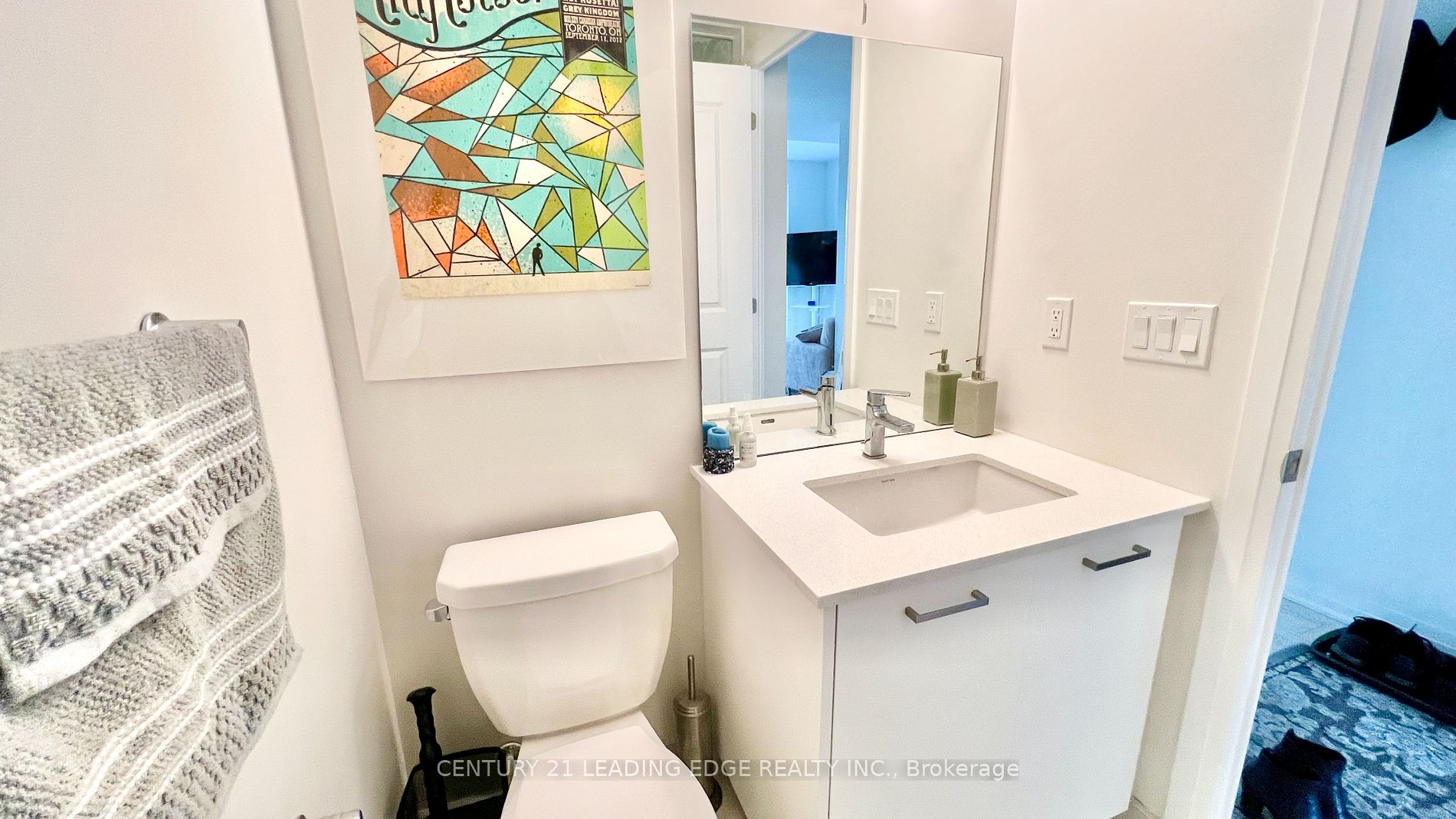 1630 Queen St E 1 Property Photo 6