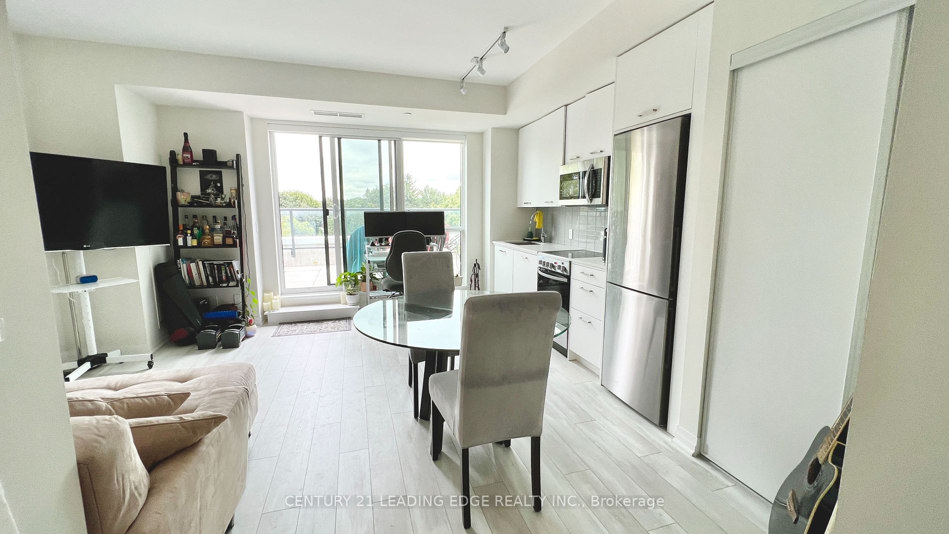 1630 Queen St E 1 Property Photo 7