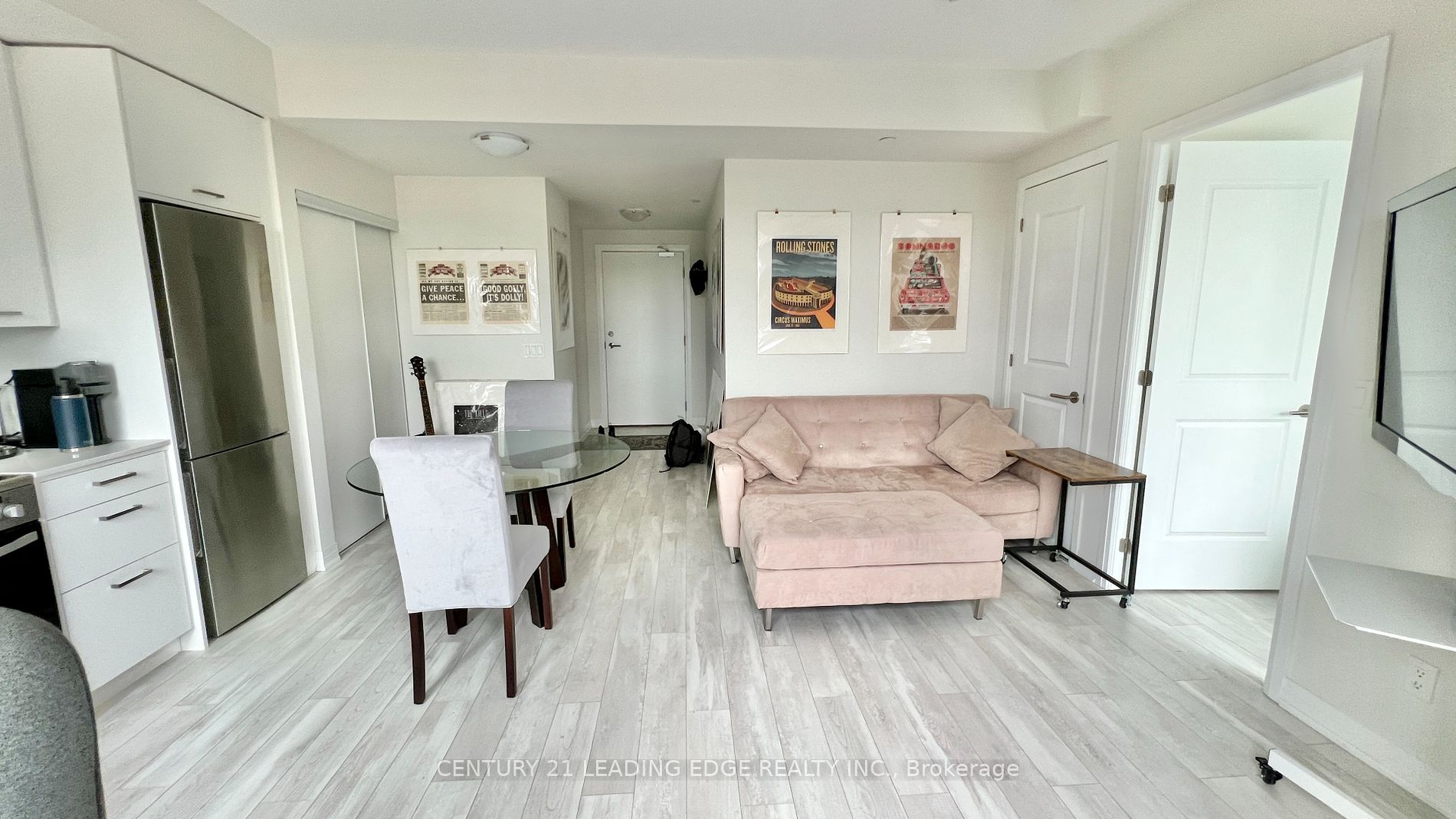 1630 Queen St E 1 Property Photo 8