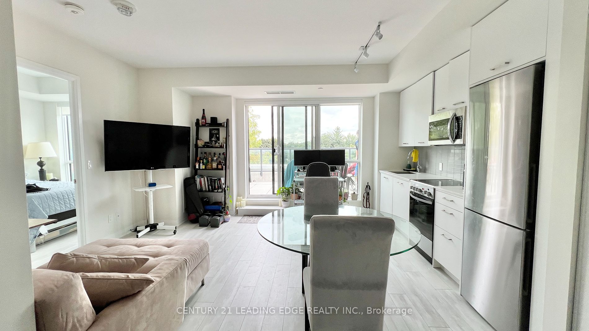 1630 Queen St E 1 Property Photo 9