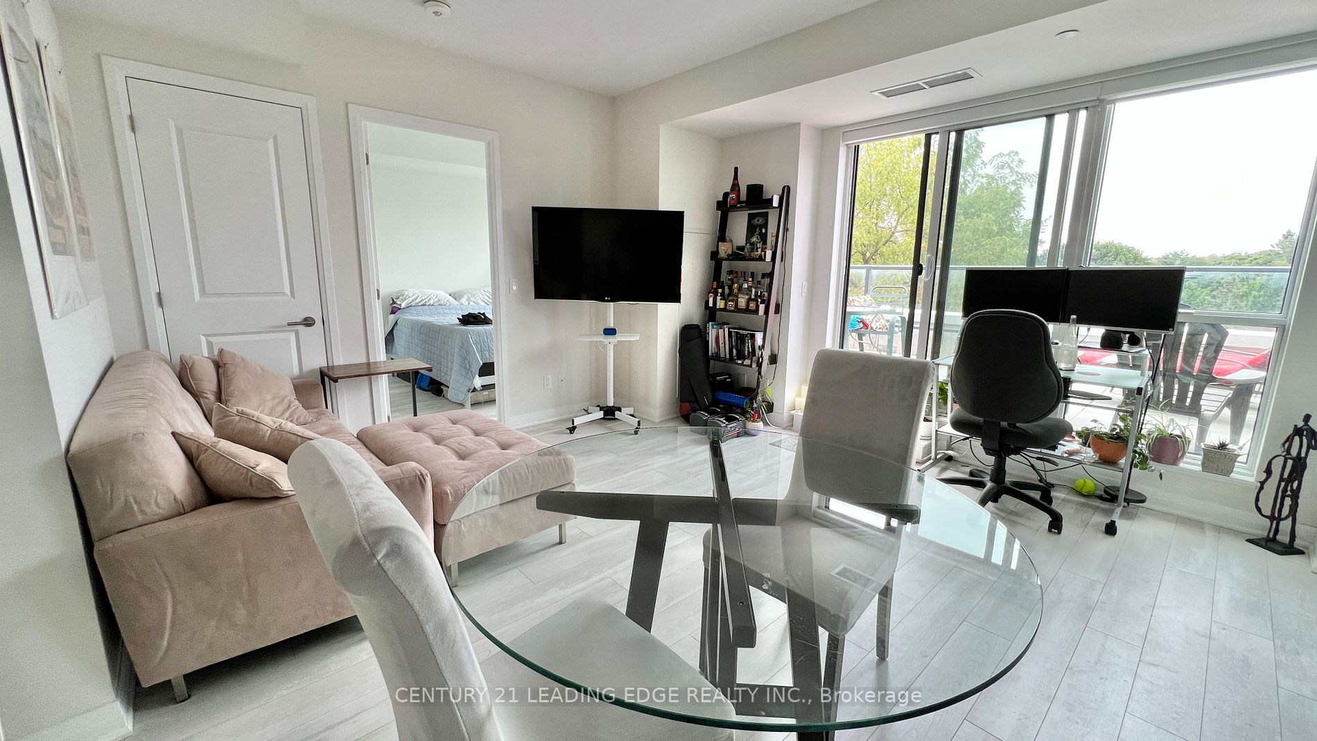 1630 Queen St E 1 Property Photo 10