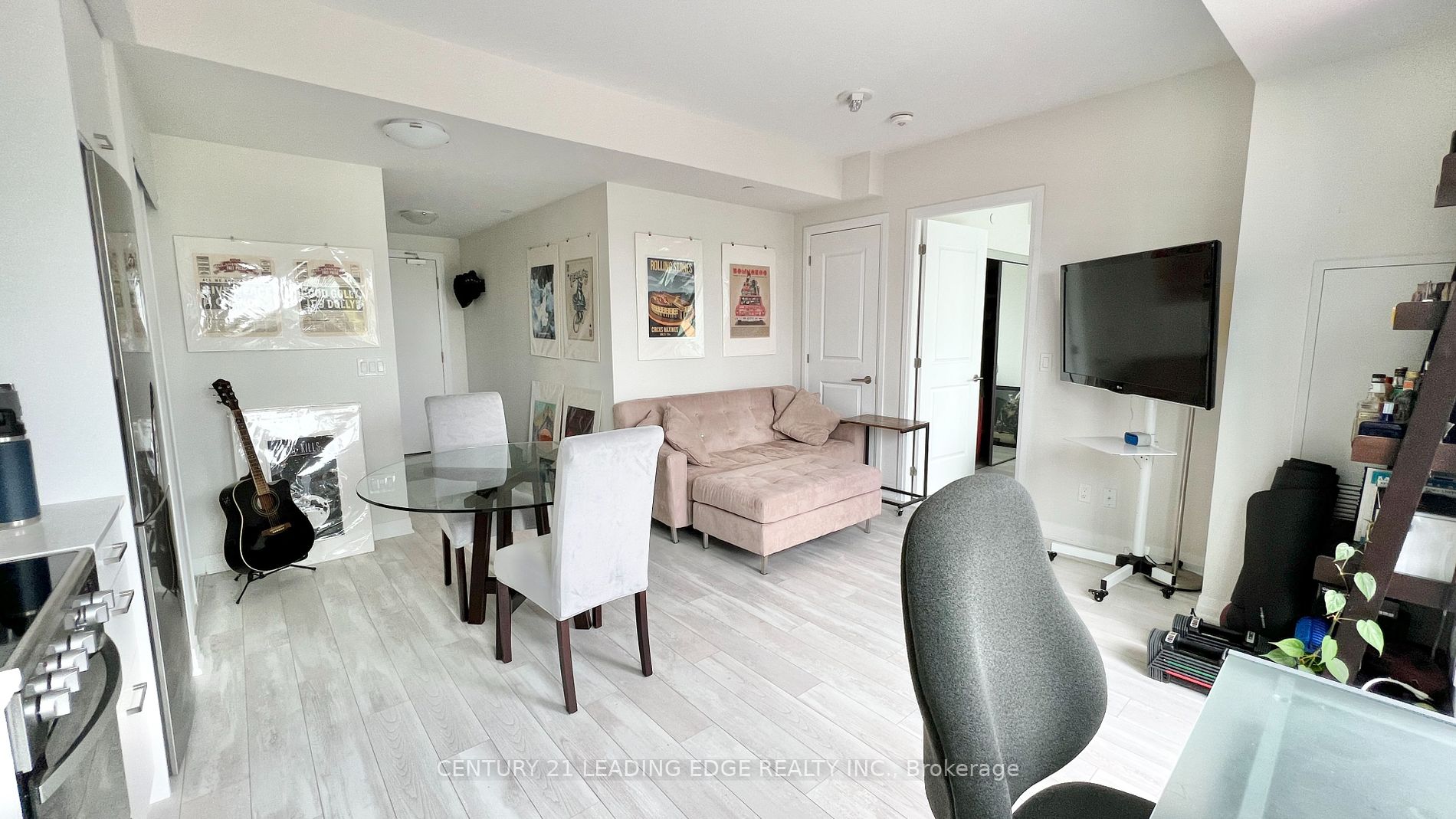 1630 Queen St E 1 Property Photo 11